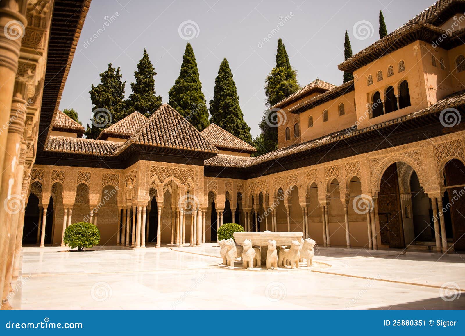 court of the lions alhambra