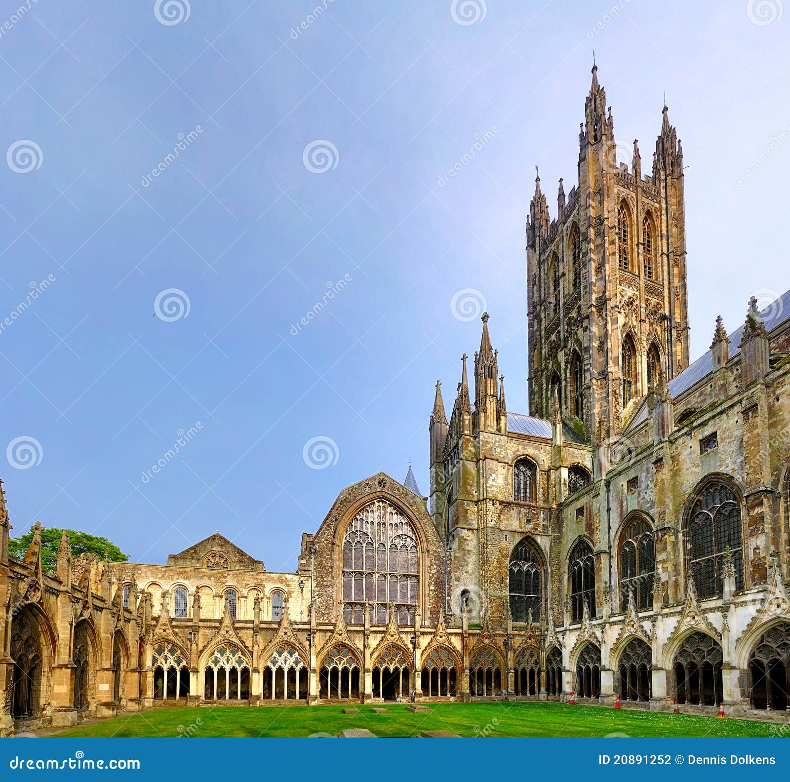 courtyard of canterbury cathedral