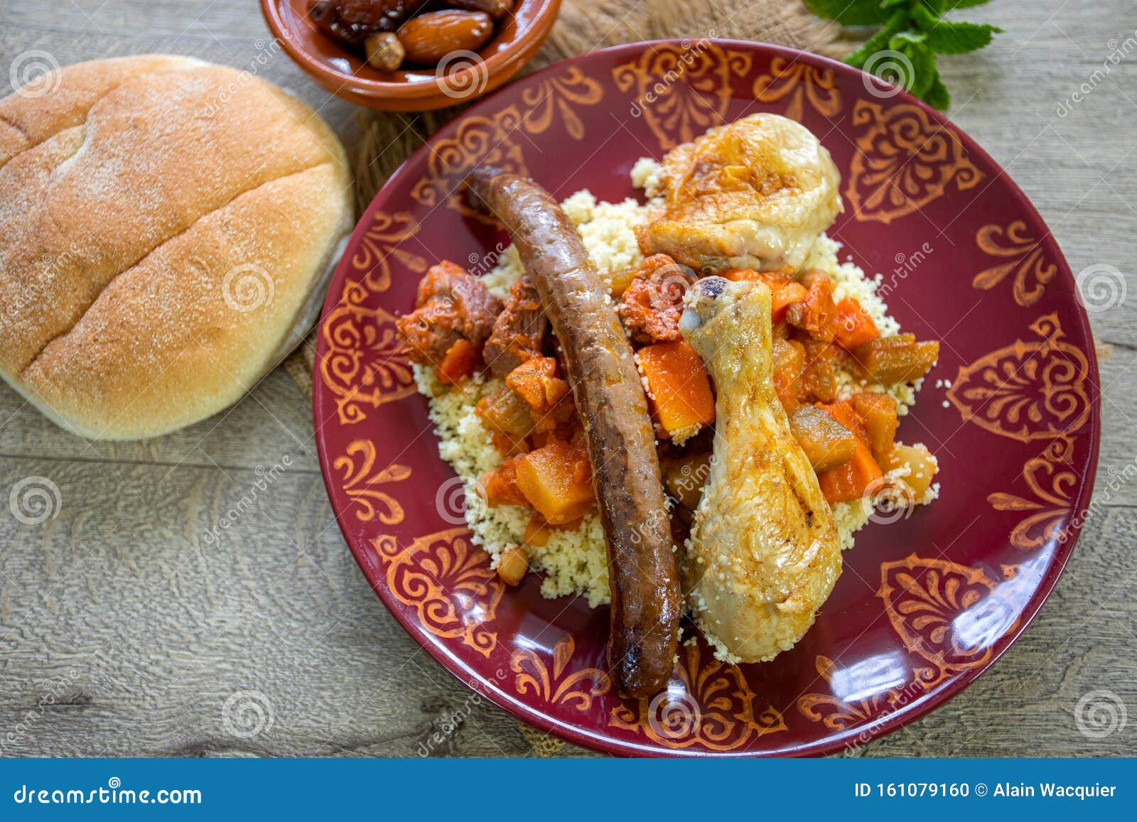 Couscous drei Fleisch stockfoto. Bild von brot, tunesien - 161079160