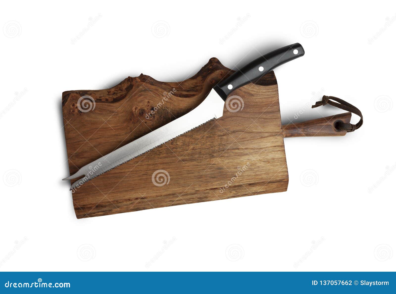 Couteau Dentelé Pour La Cuisine Sur La Vieille Planche à