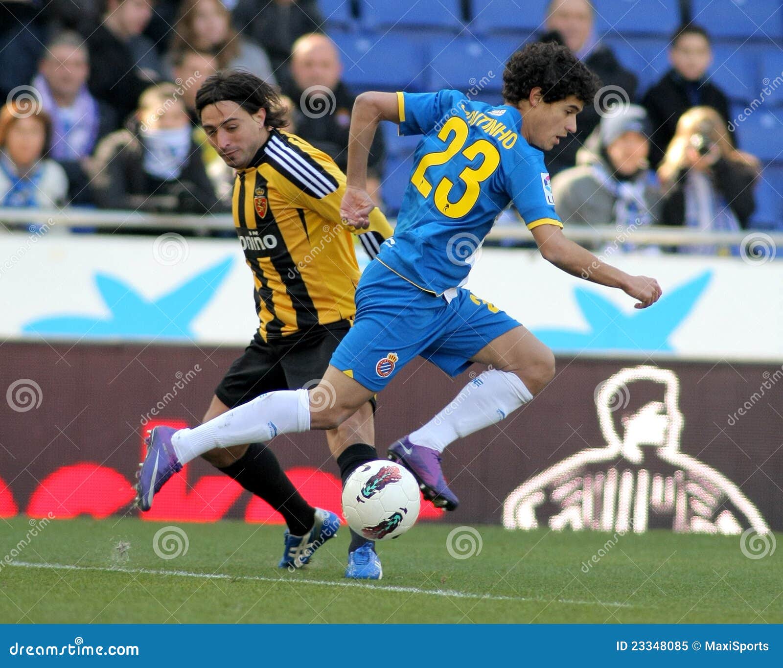 Coutinho of Espanyol Vies with Alvarez of Zaragoza Editorial - Image of brazil, defender: