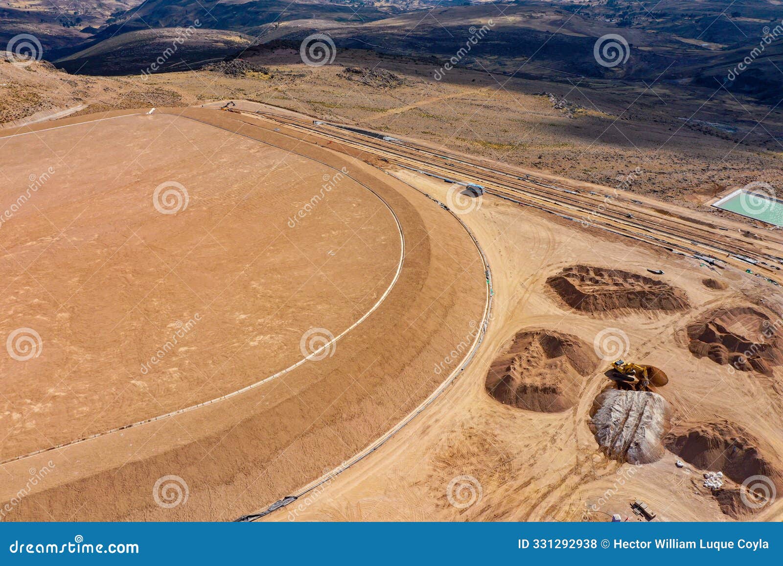 coverage of clay-type material on geosynthetics in mine fill