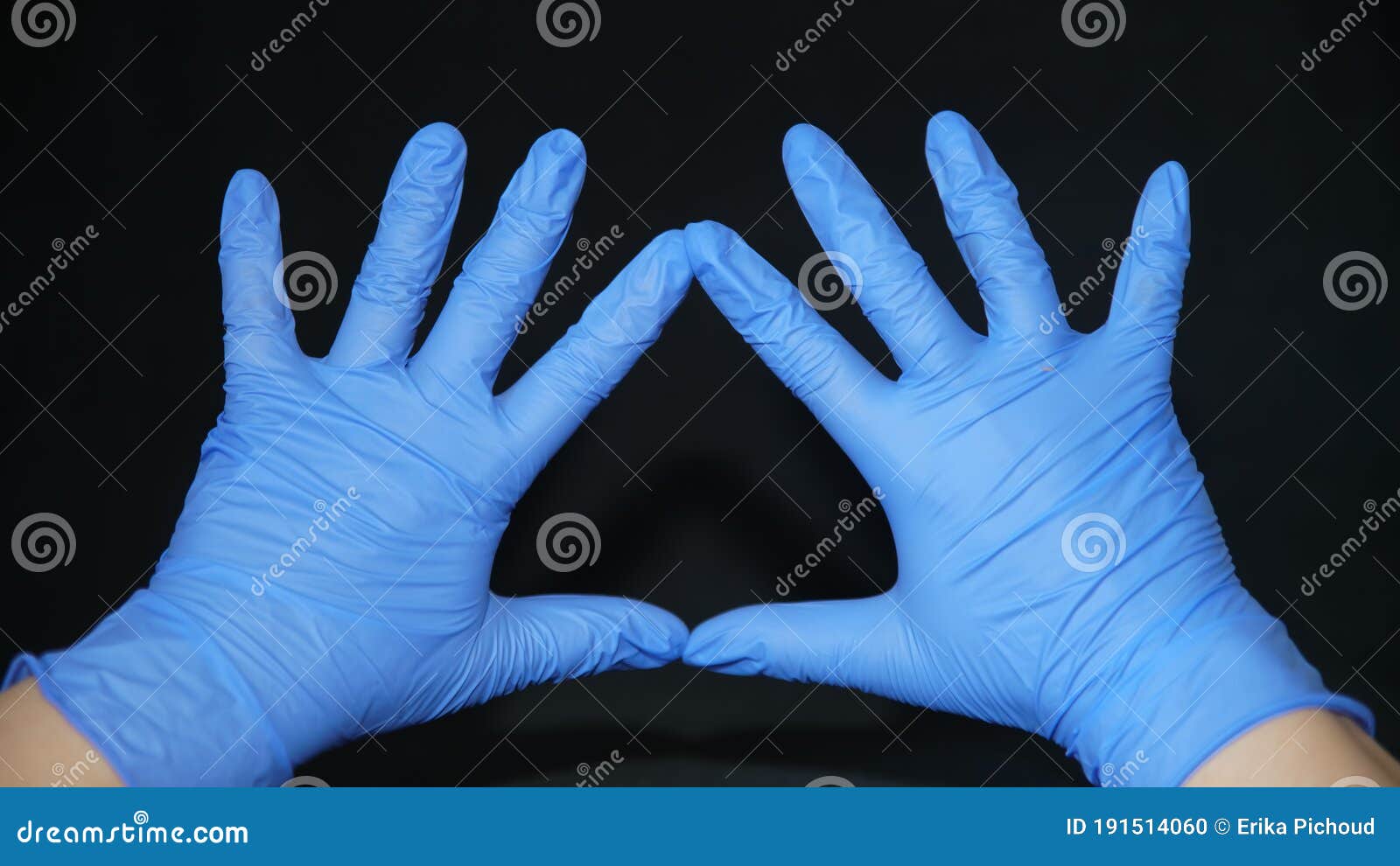 Covid19 δύο χέρια καλυμμένα με μπλε χειρουργικά γάντια με ανοιχτά δάχτυλα  εκτός δείκτη και αντίχειρες σχηματίζοντας ένα τρίγωνο Στοκ Εικόνες - εικόνα  από apalachicola: 191514060