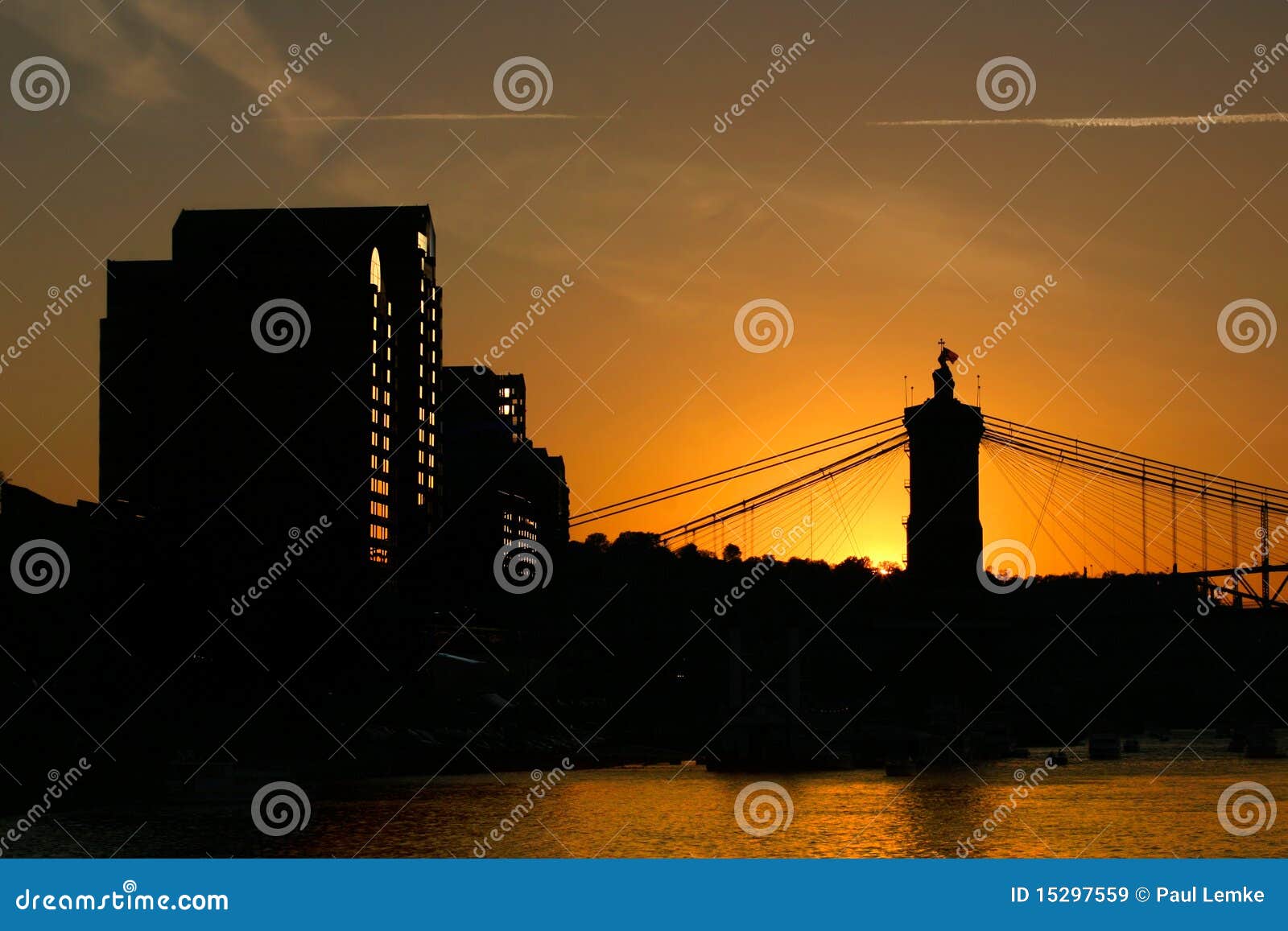 Covington Kentucky En El Ocaso Imagen de archivo Imagen de sunset