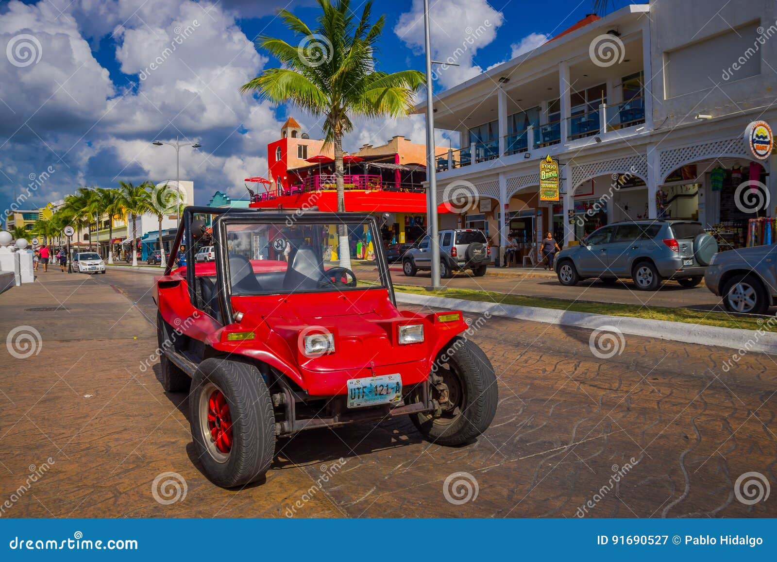 COZUMEL, MÉXICO - 23 DE MARZO DE 2017: Coche Rojo Colorido Del Jeep, Un  Cierto Alquiler Turístico él Para Visitar Los Lugares Más Fotografía  editorial - Imagen de rastro, cielo: 91690527