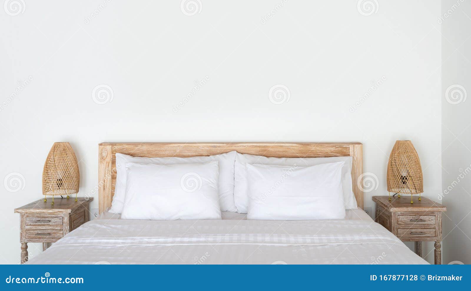 pad Riskeren bende Cozy Bed Met De Wicker-nachtlamp Op Bedtafel in Het Moderne Huis  Binnenshuis Stock Foto - Image of ontwerp, toebehoren: 167877128