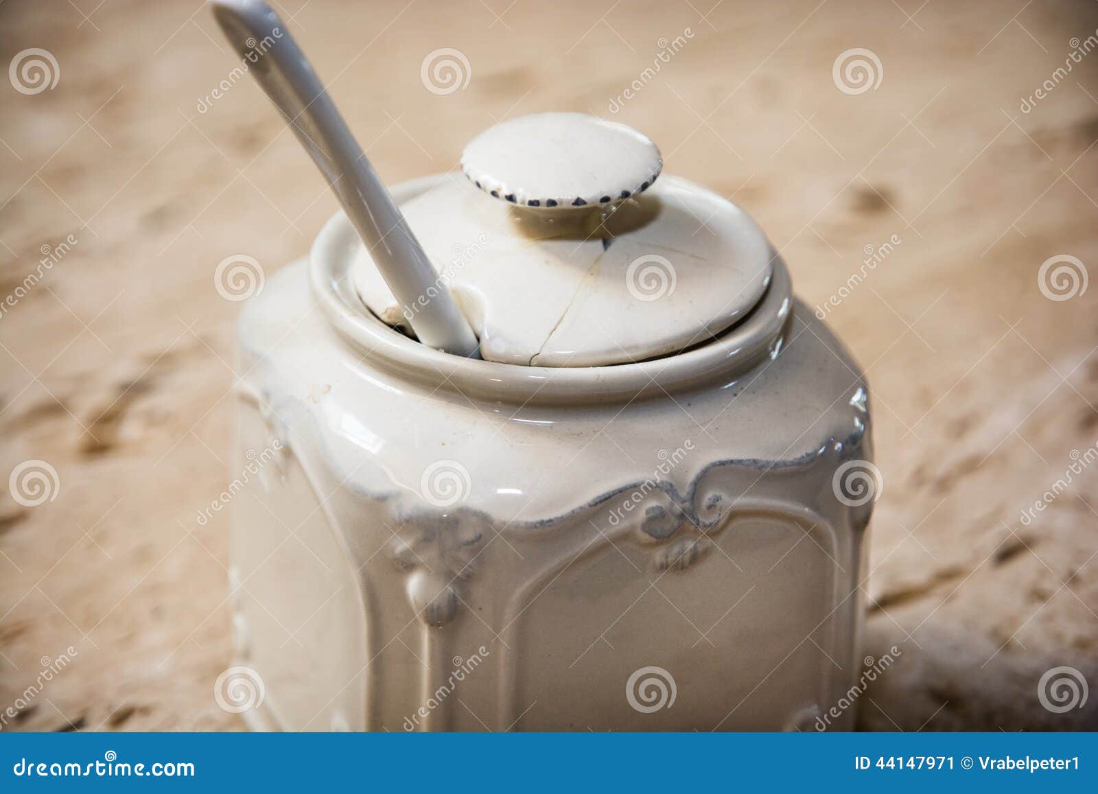 Cracked ceramic sugar bowl stock image. Image of container 44147971