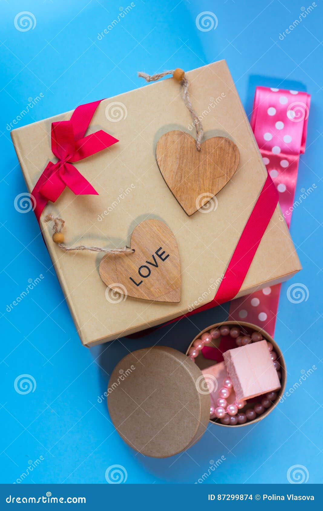 the craft gift box with the heartcard and sweets