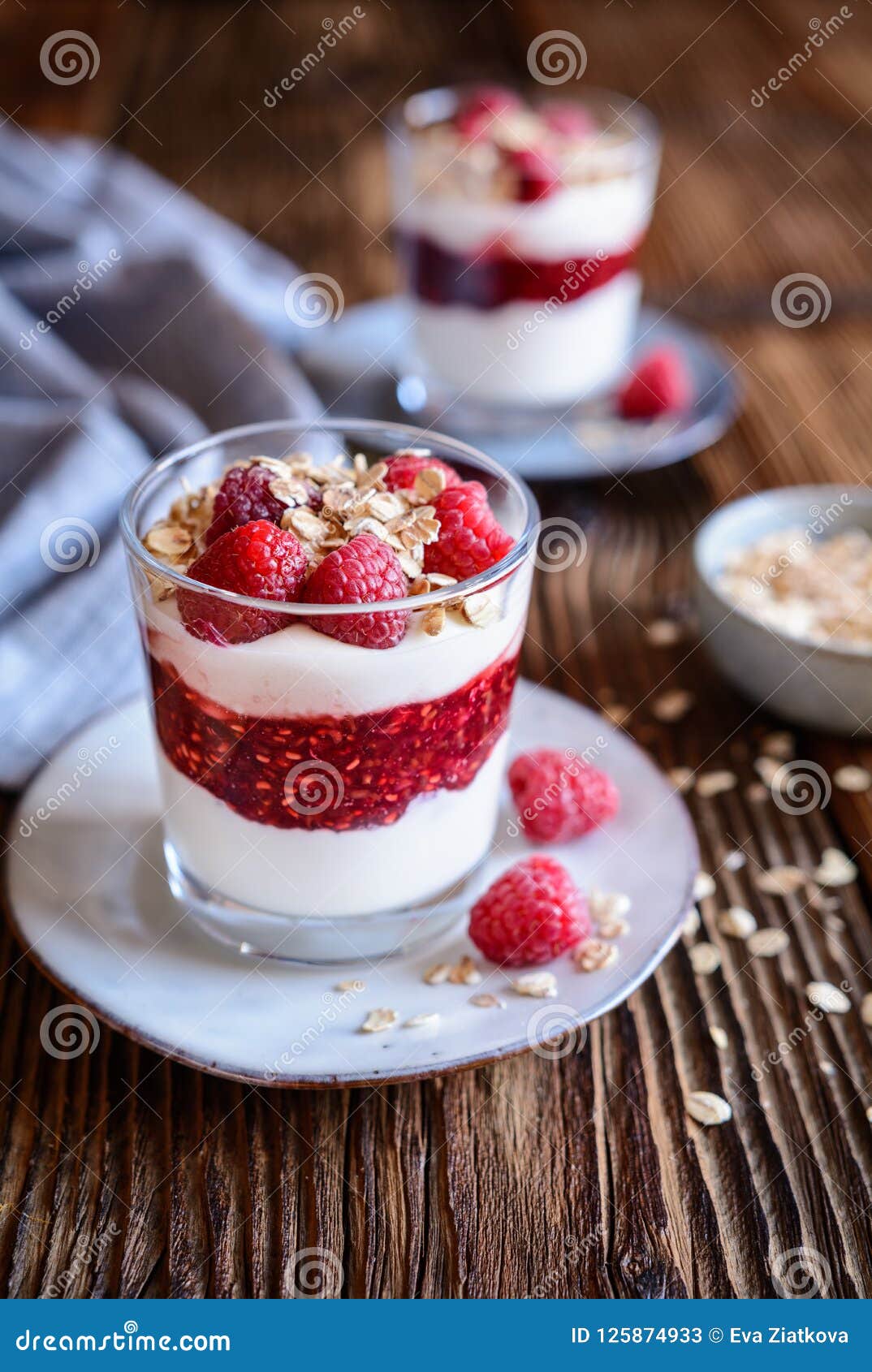 Cranachan - Traditioneller Nachtisch Mit Schlagsahne, Hafermehl Und ...