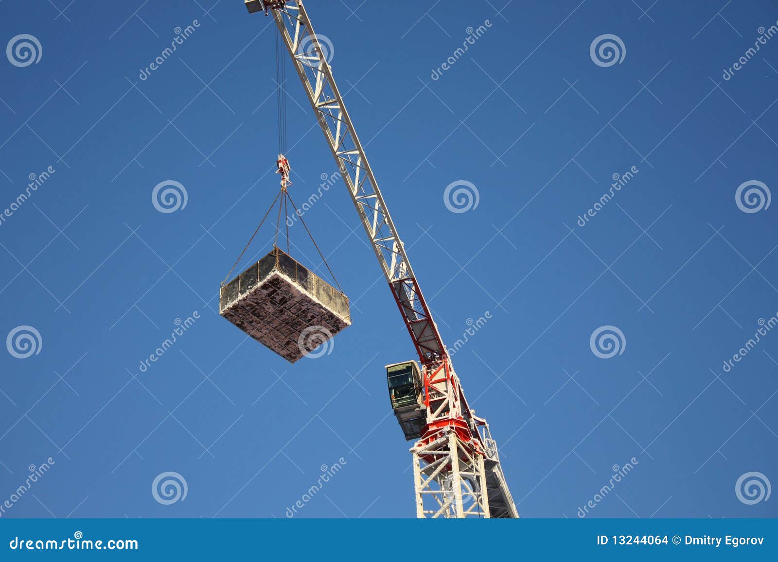 Crane Picking Up Scrap Metal RoyaltyFree Stock Photography