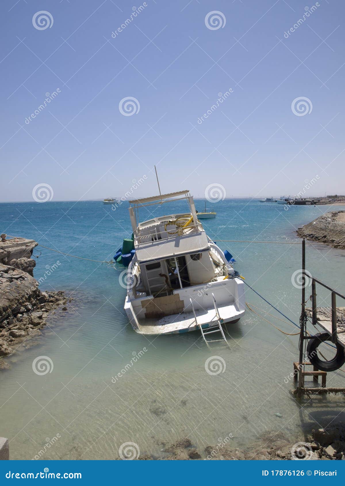 Crashing yacht stock photo. Image of crash, boat, reflux 17876126