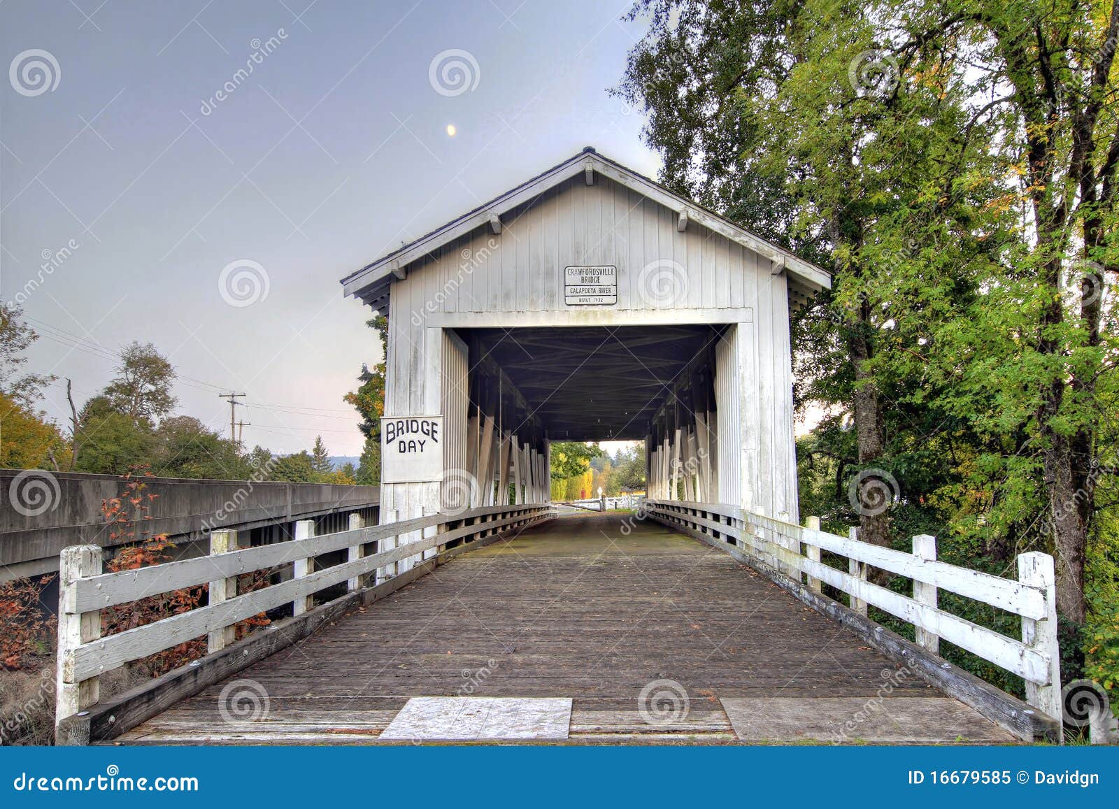Crawfordsville Covered Bridge of Oregon Stock Image Image of road