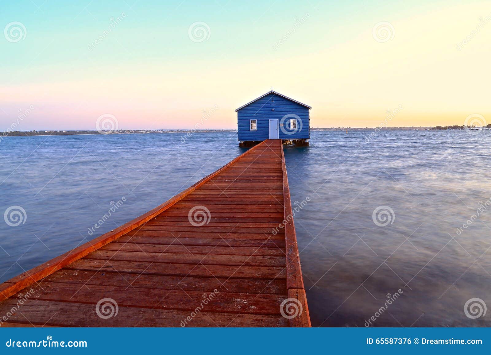 Crawley Edge Boathouse stock photo. Image of edge, calm 65587376