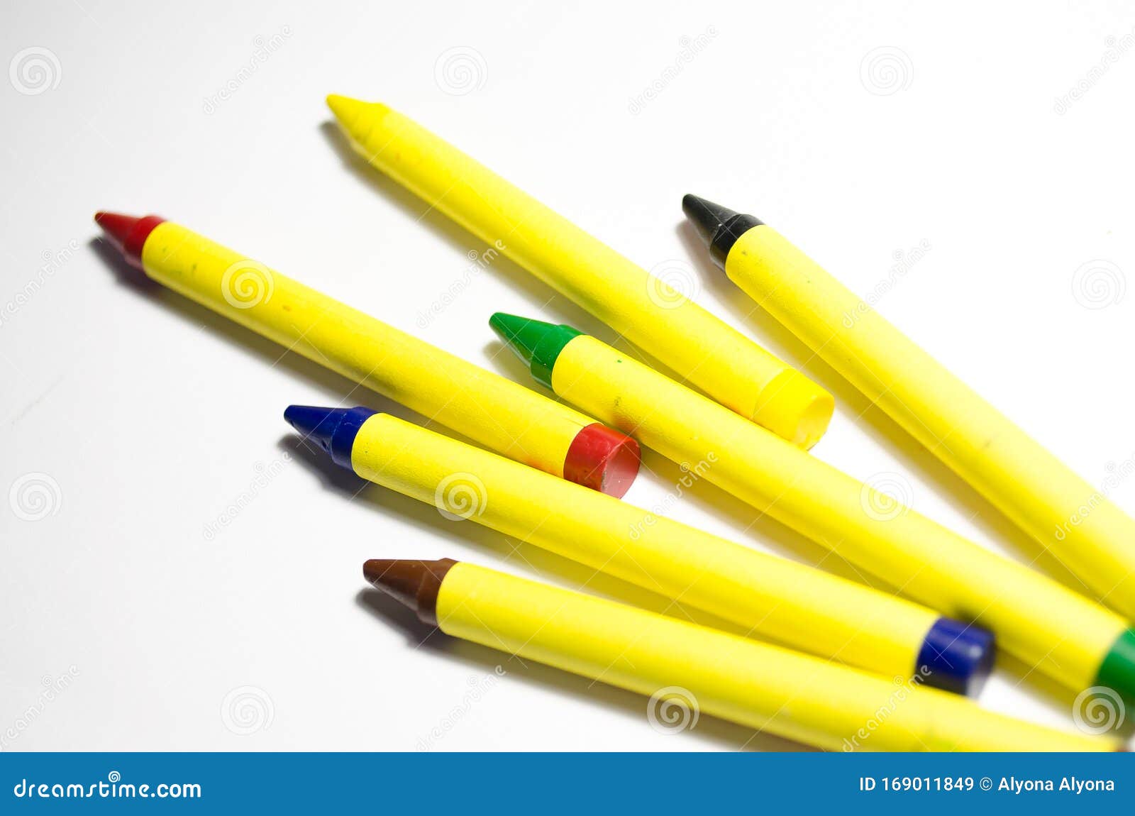 Crayones De Cera Crayones De Destino Lápices De Colores Para Niños Lápices  Multicolores Crayones Multicolores Para Niños Crayones Imagen de archivo -  Imagen de destino, fondo: 169011849