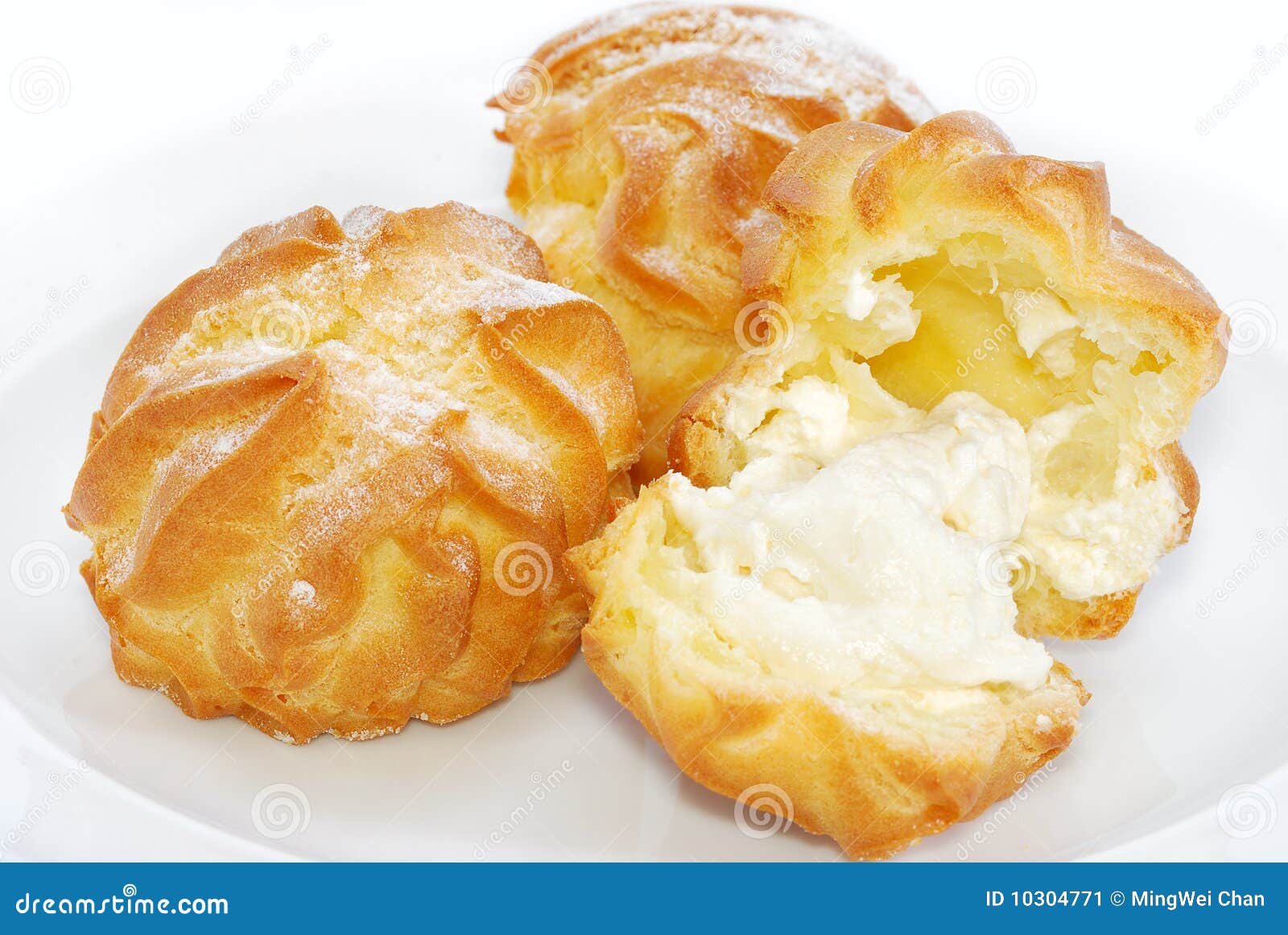 Cream Puff Pastries, Italian Desserts- Sfogliatine Alla Crema Royalty ...