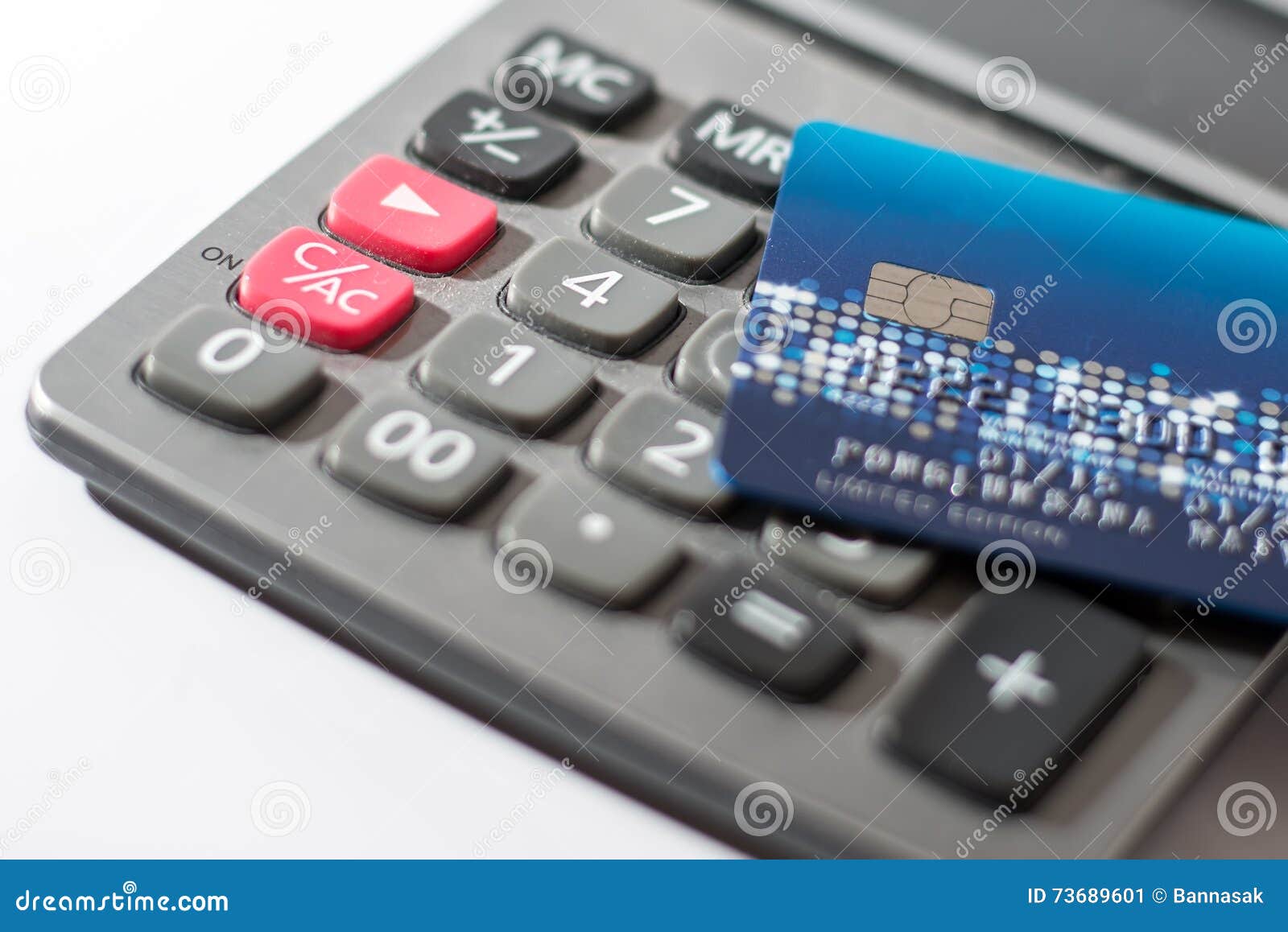 Creditcard op calculatorachtergrond