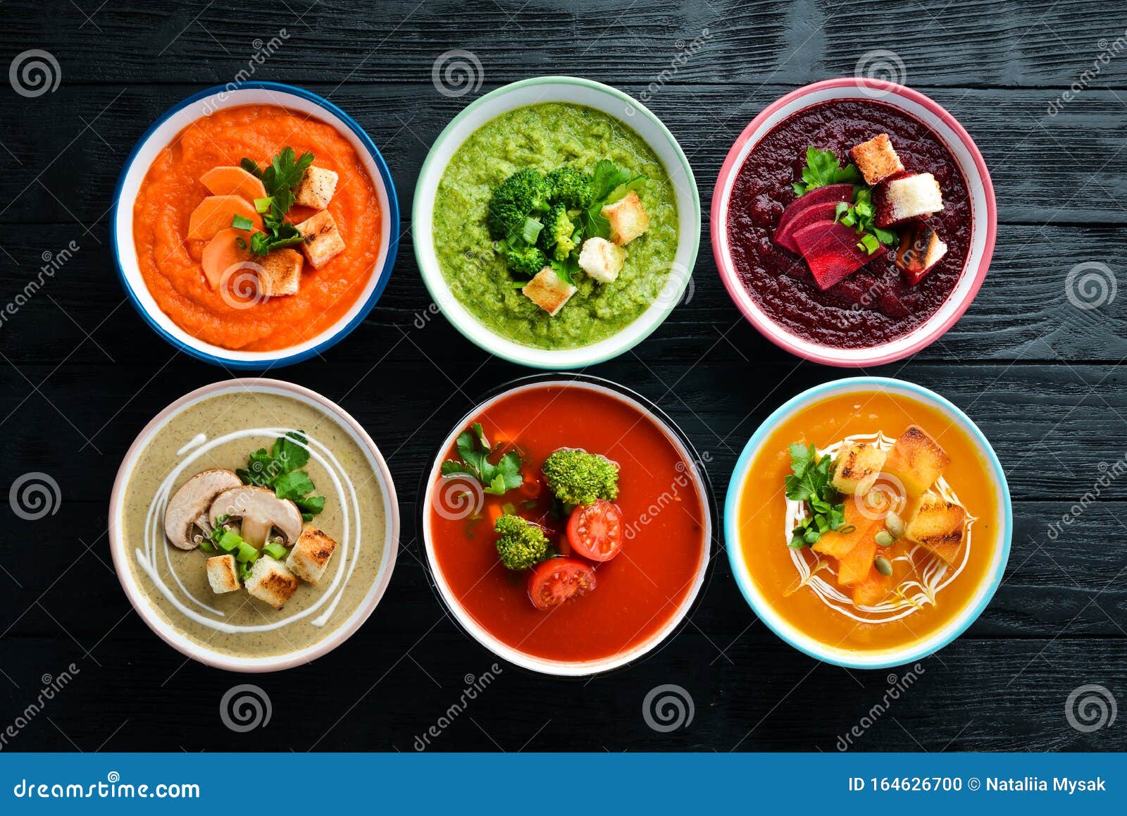 Crema De Sopa De Verduras De Color Alimentos Dietéticos Foto de archivo -  Imagen de surtido, coloreado: 164626700