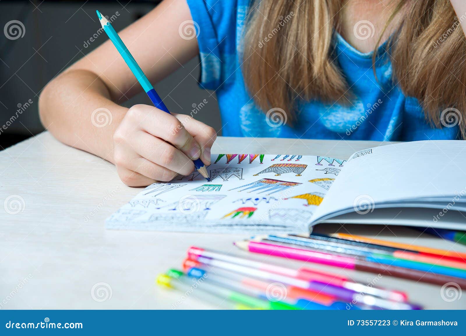 Jogos de colorir: nova mania leva crianças a colorir desenhos