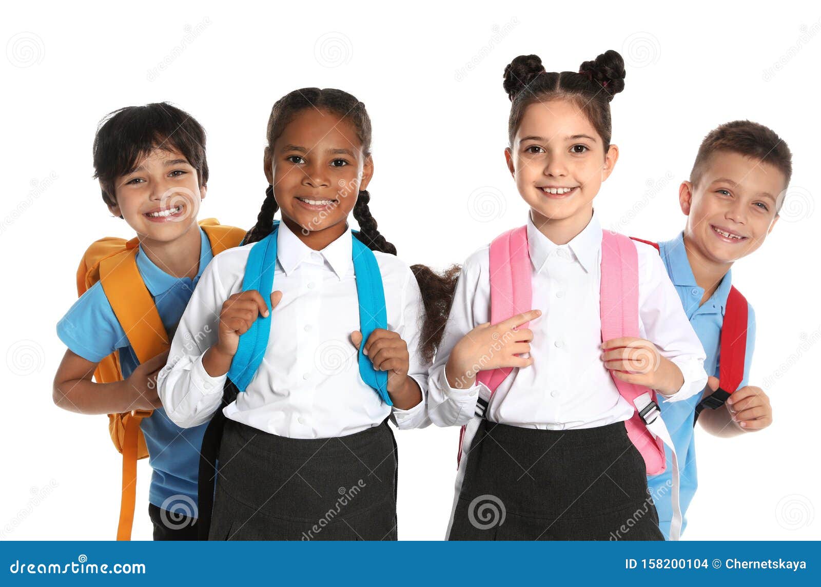 Crianças Felizes De Uniforme Sobre Fundo Branco Foto de Stock - Imagem de  roupa, infância: 158200104, image size:1600x1144