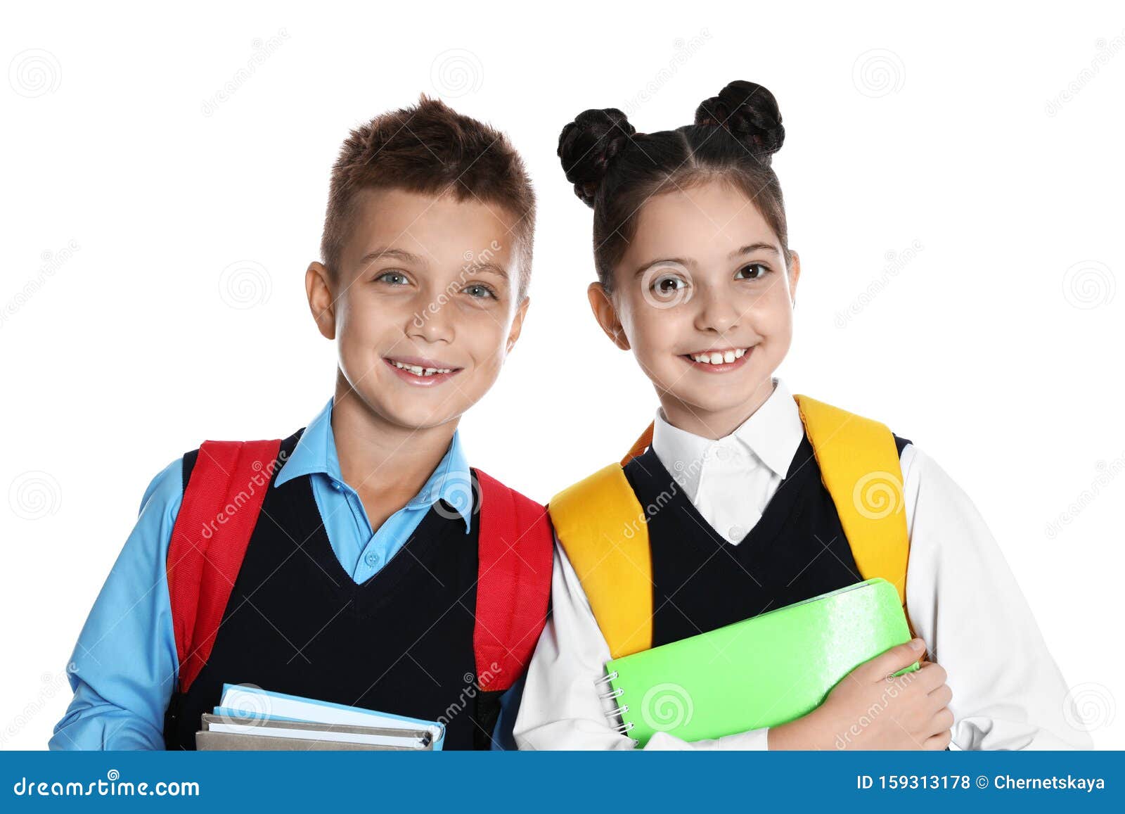 Crianças Felizes De Uniforme Escolar Num Fundo Foto de Stock - Imagem de  macho, preliminar: 159313178, image size:1600x1157