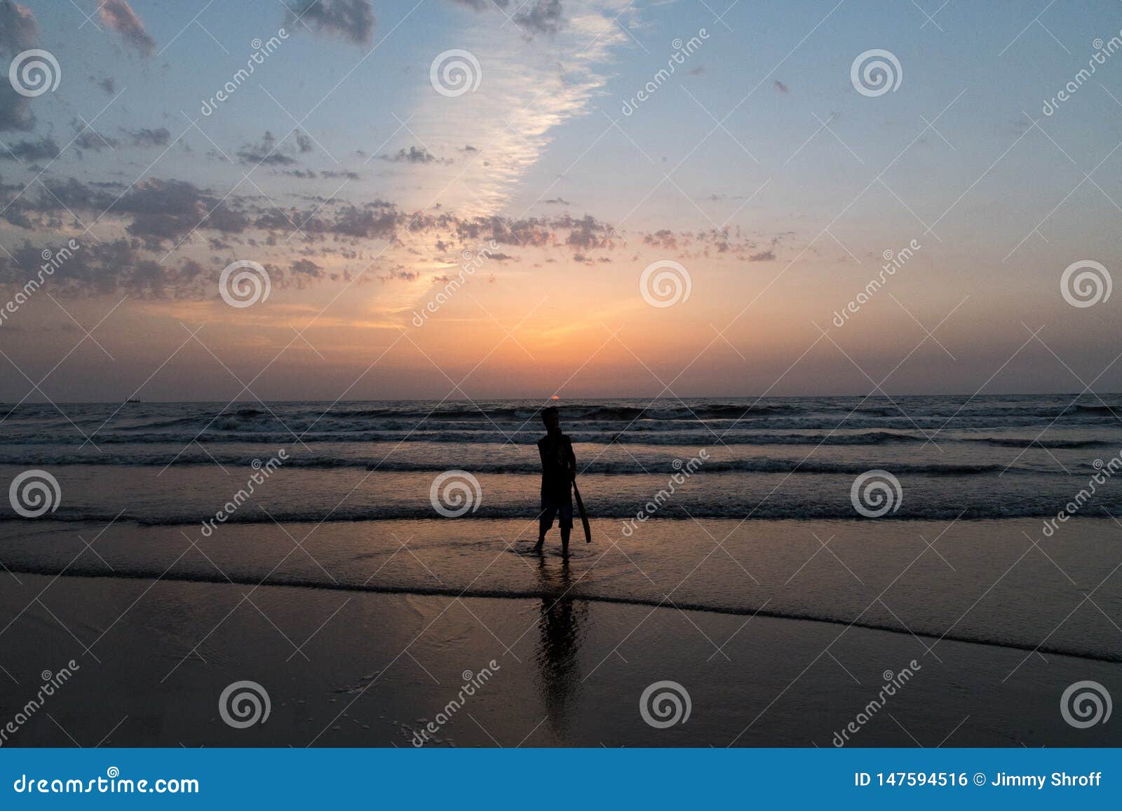 Cricket on the beach editorial photo. Image of family - 147594516