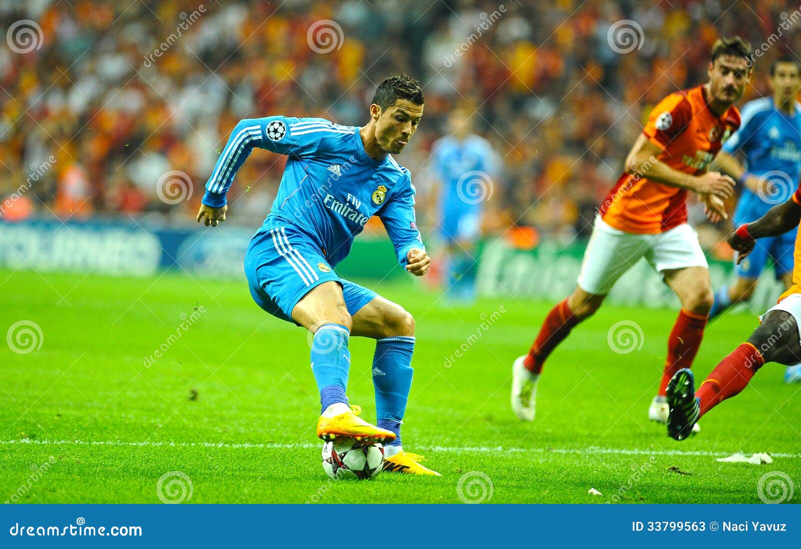 cristiano-ronaldo-goal-against-galatasaray-3.gif (500×321)