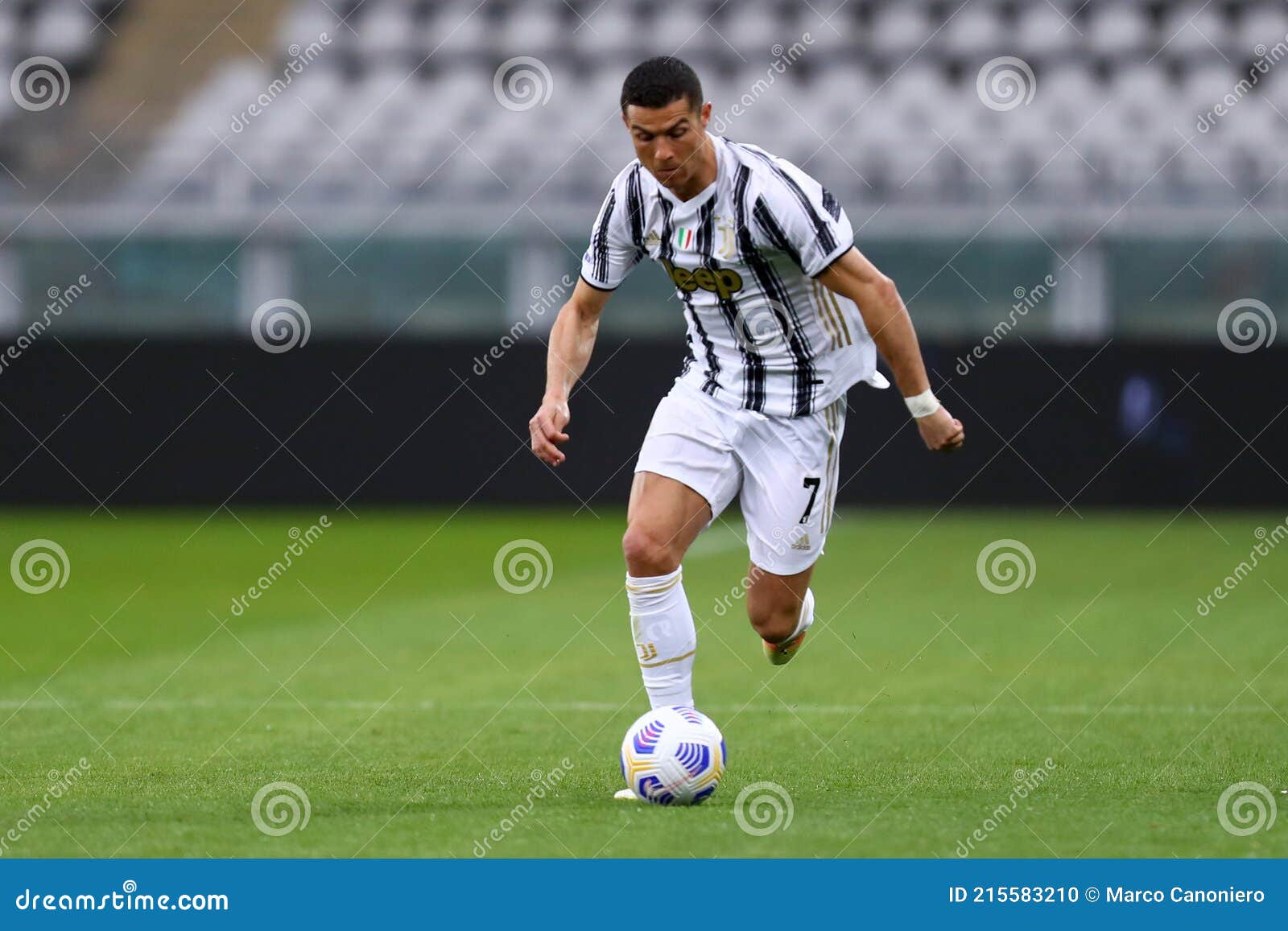 Goalkeeper torino fc hi-res stock photography and images - Alamy