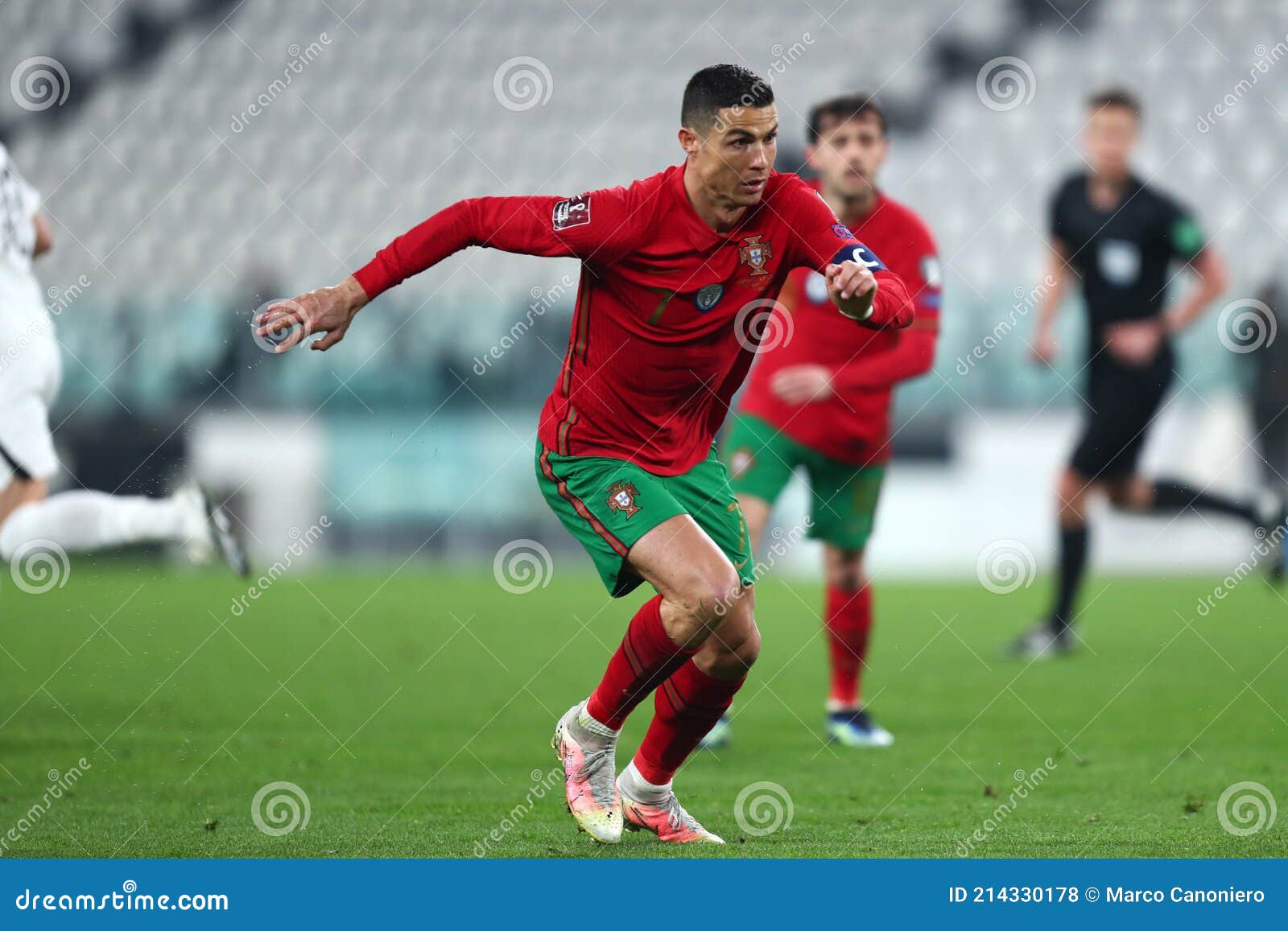 Goalkeeper torino fc hi-res stock photography and images - Alamy