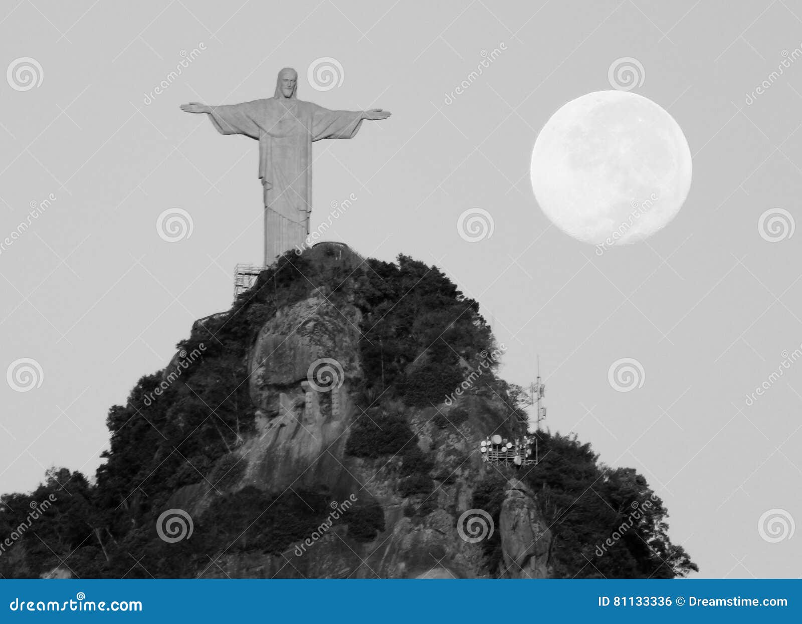 Cristo Redentor Rio. Cristo Redentor księżyc wzrost Rio De Janeiro freshing ranek