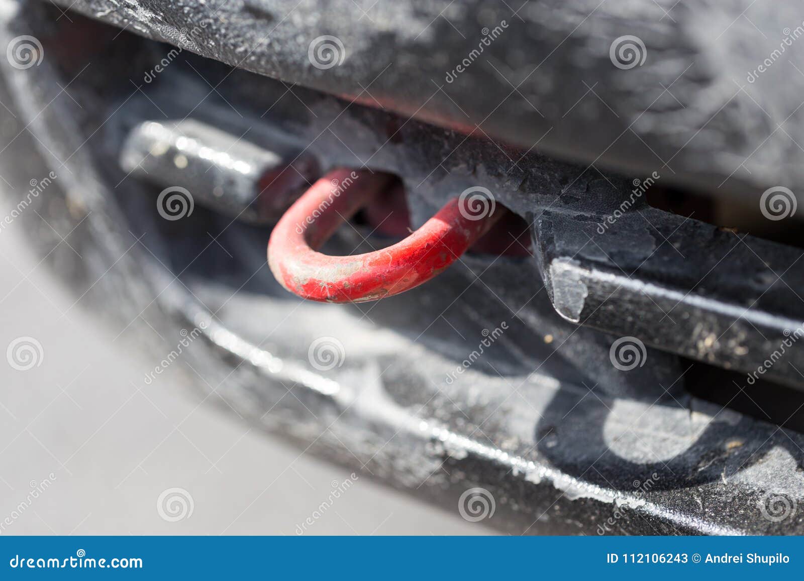 Crochet De Remorquage Sur La Voiture Image stock - Image du