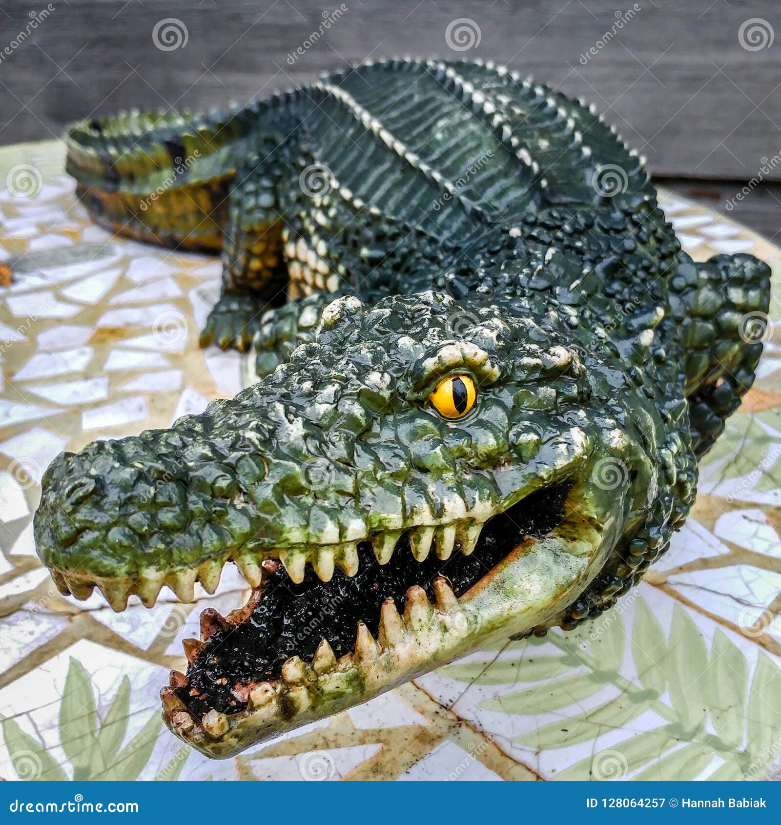 Crocodile Statue on a Mosaic Leaf Table Stock Image - Image of toms