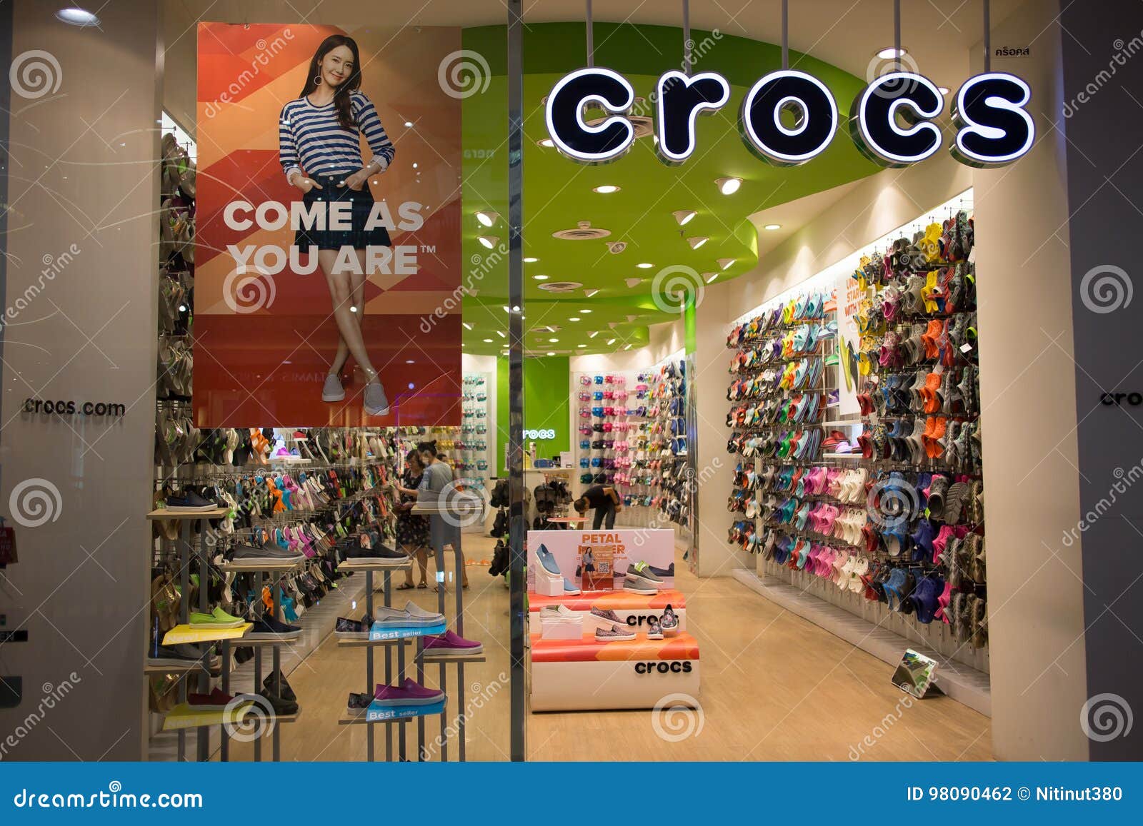 factory outlet crocs