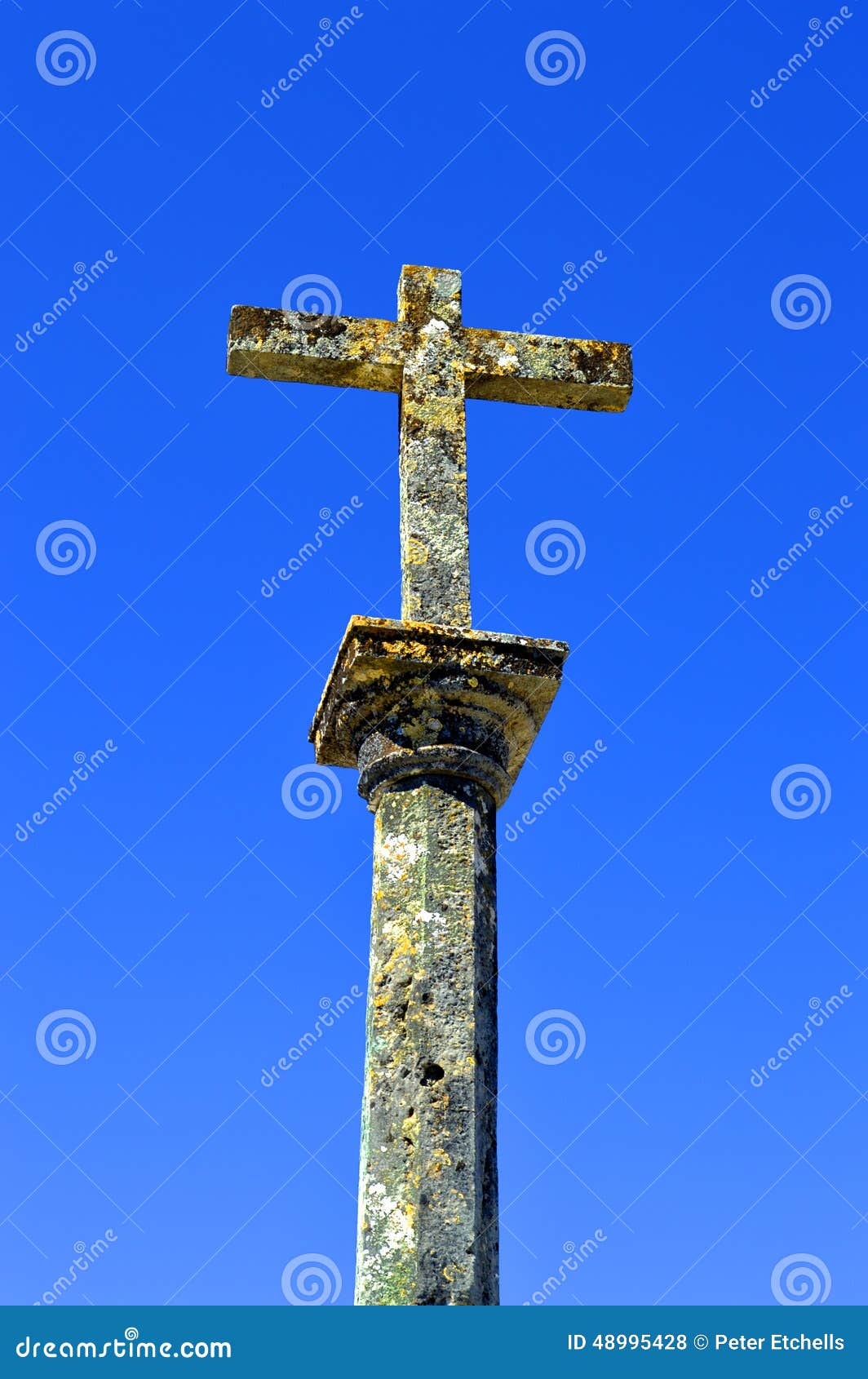 a cross outside the parish church in salir