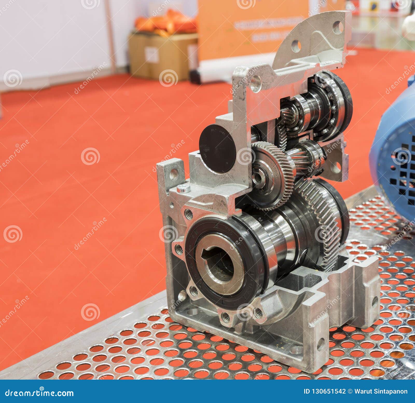 Cross Section of Worm Gear Pump ; Stock Photo Image of wheel, transmission 130651542