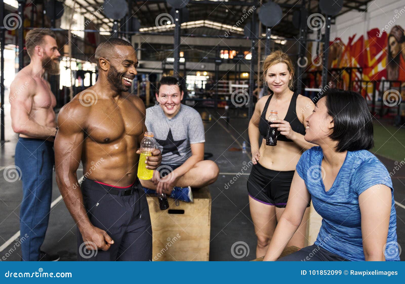 Crossfit group at the gym stock image. Image of muscle 101852099