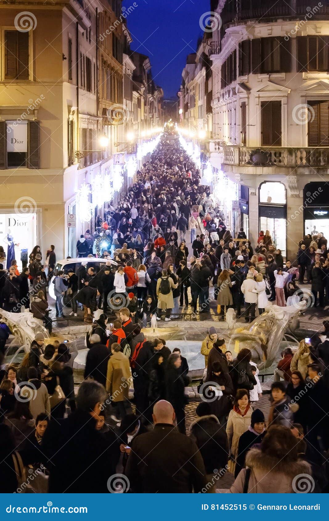 The Crowd in the Center of Rome Editorial Image - Image of people, walk ...