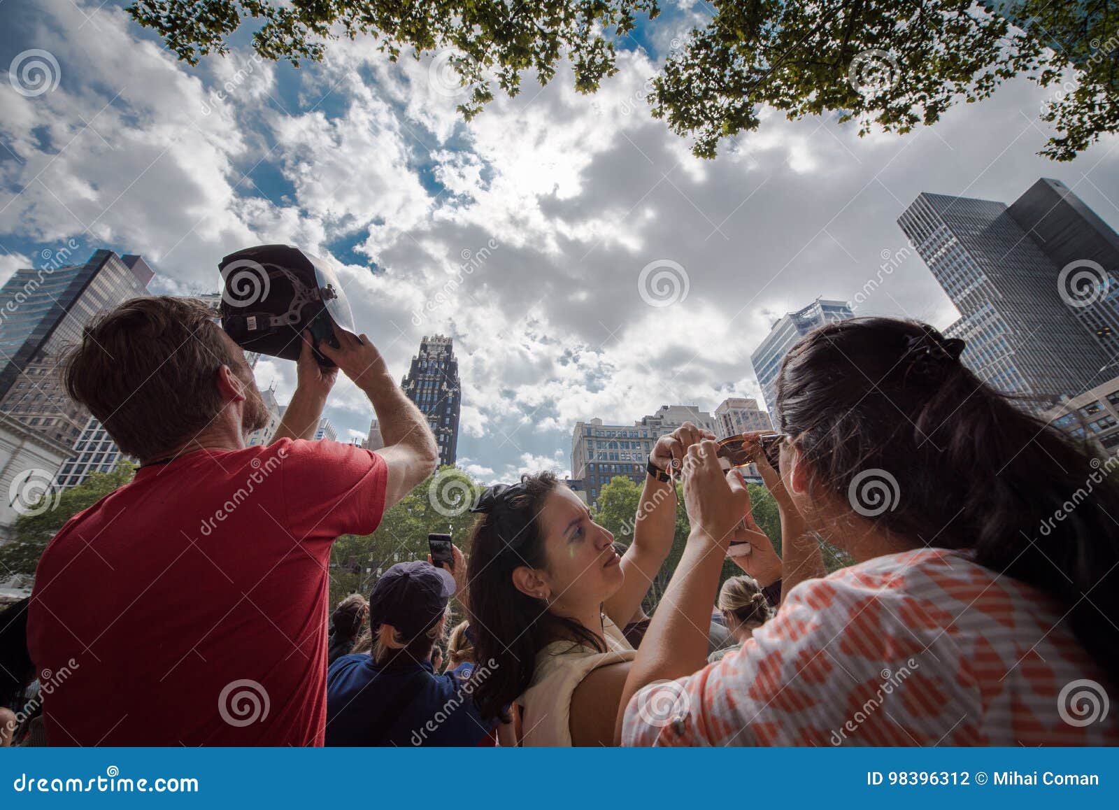 Crowd Looking Up At 2017 Eclipse In New York City ...