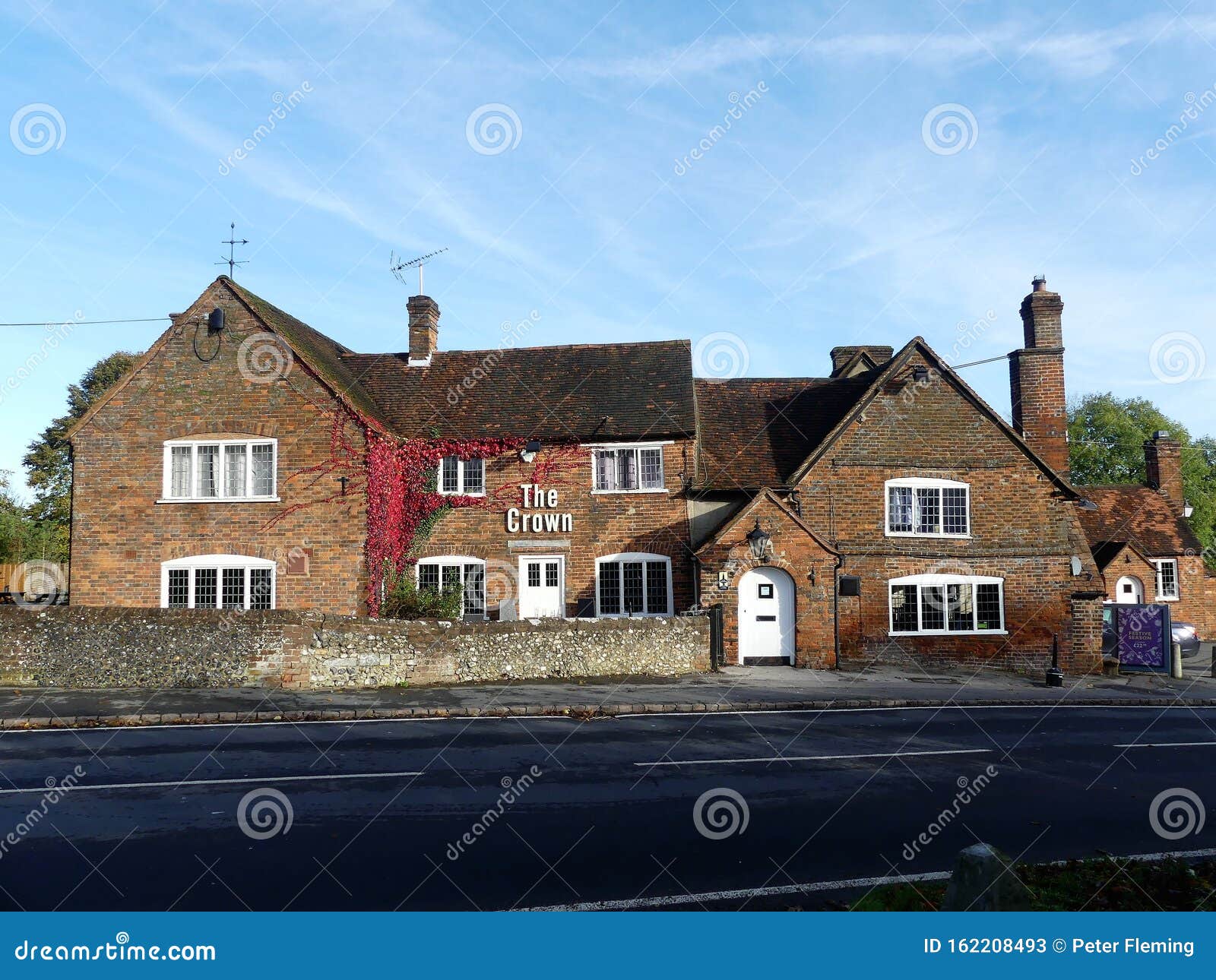 https://thumbs.dreamstime.com/z/crown-inn-church-road-penn-buckinghamshire-stunning-grade-ii-listed-th-century-english-pub-restaurant-photo-was-taken-162208493.jpg