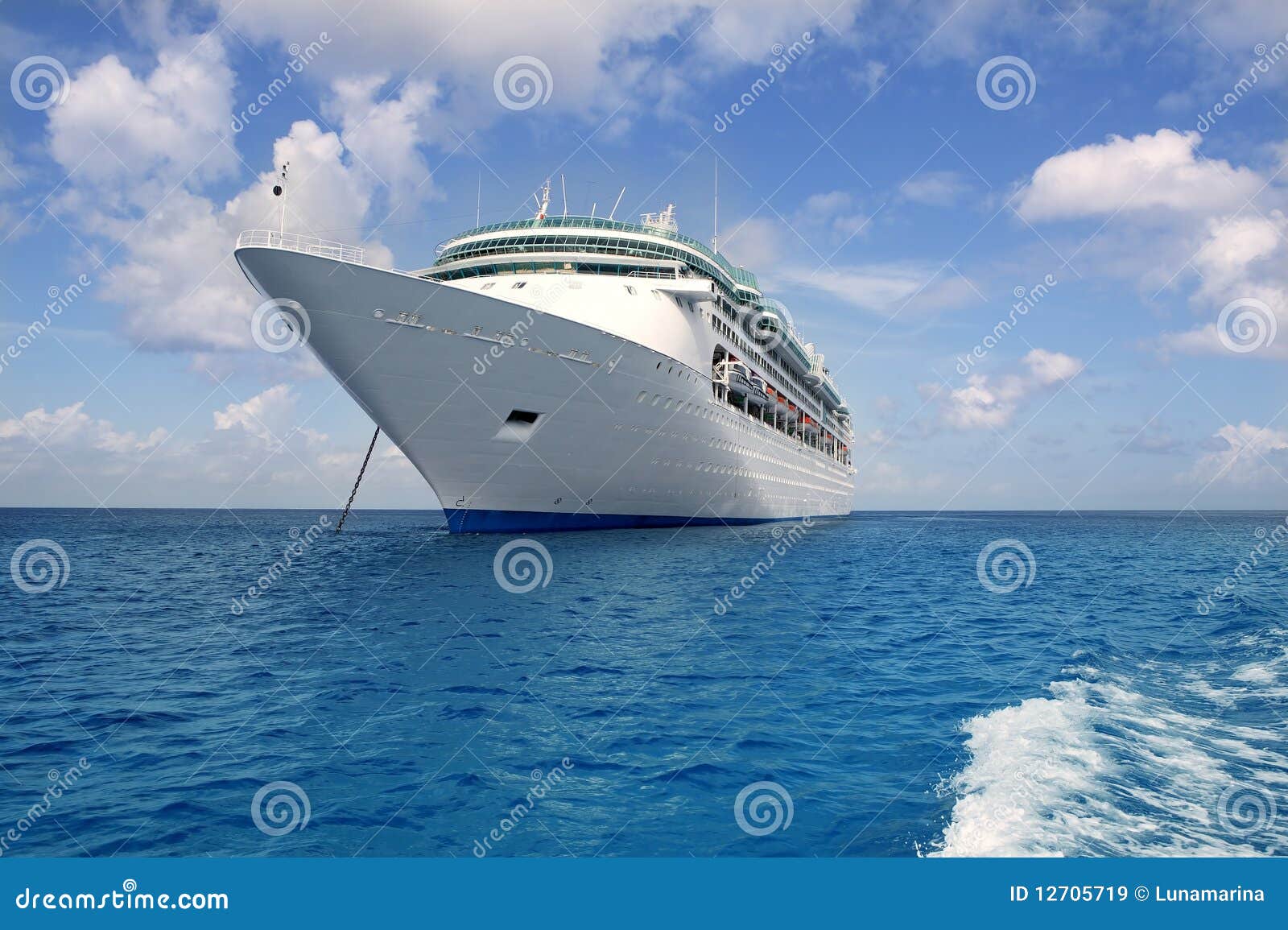 cruise boat anchor in caribbean sea cozumel