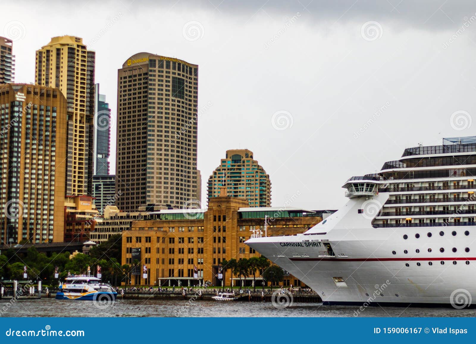 cruise-ship-docked-near-opera-house-sydney-australia-159006167