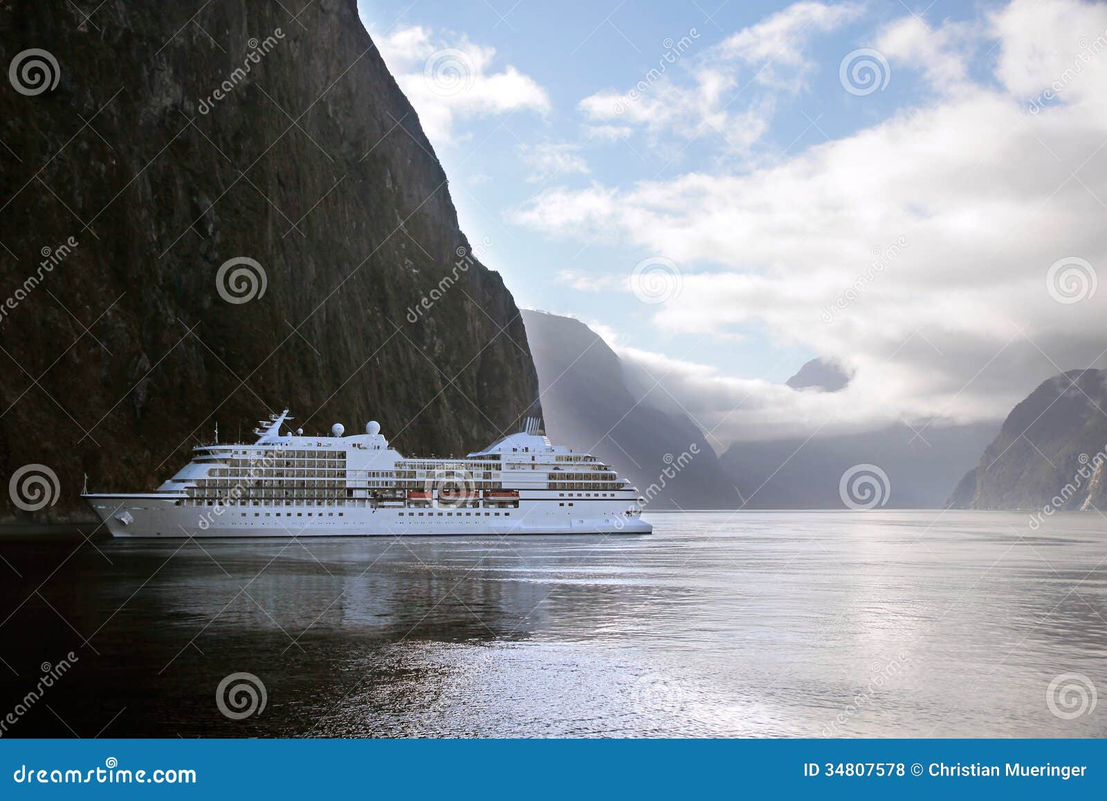 Cruising In Te Anau Lake Southland New Zealand Stock Photography ...