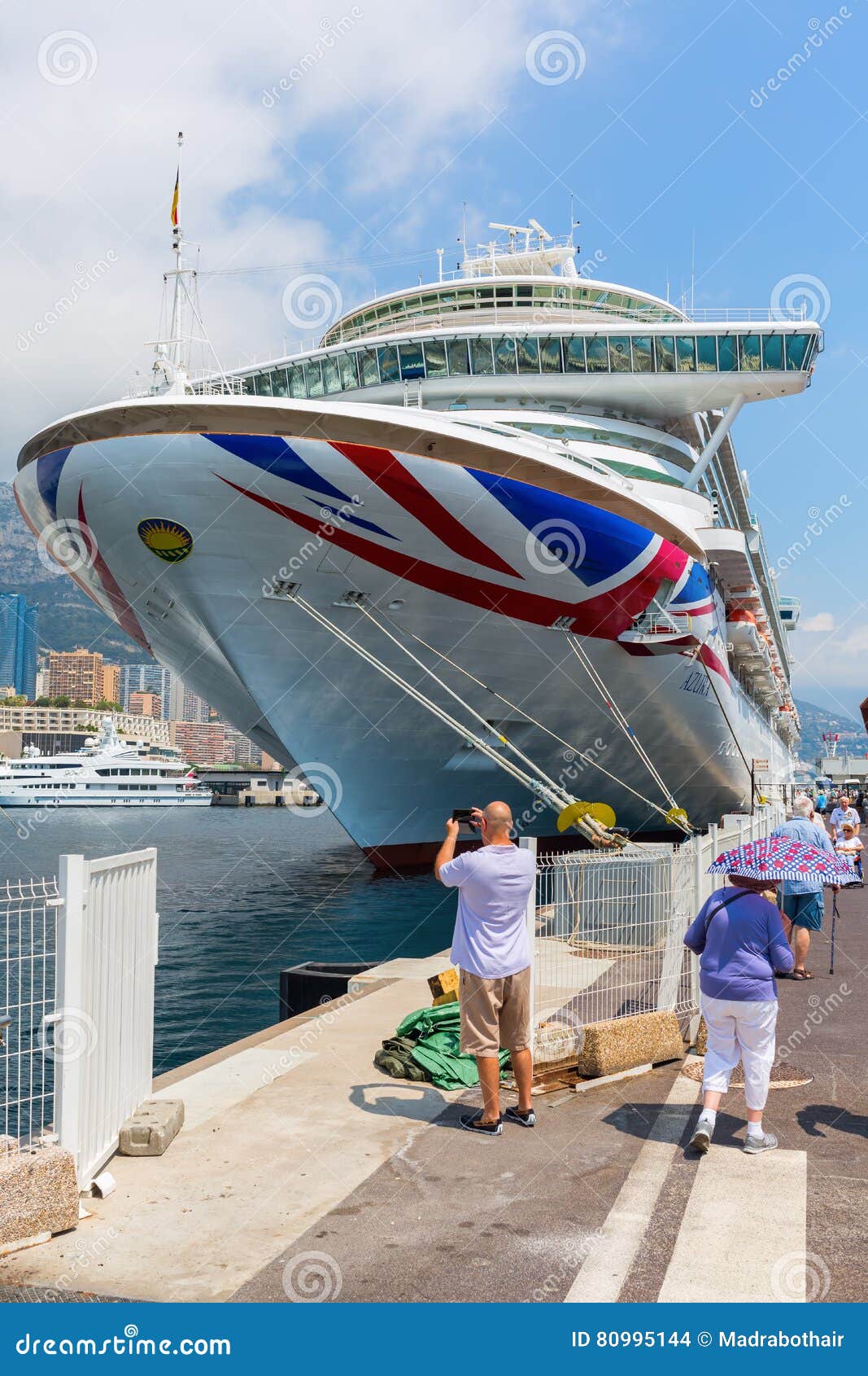 What are the largest cruise liners currently in service?