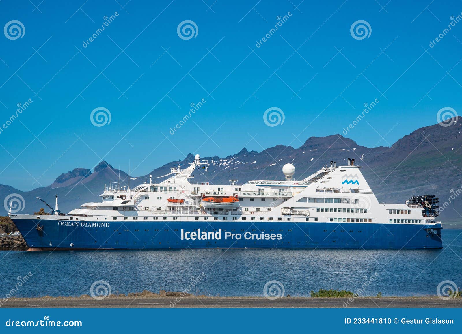 iceland cruise ship ocean diamond