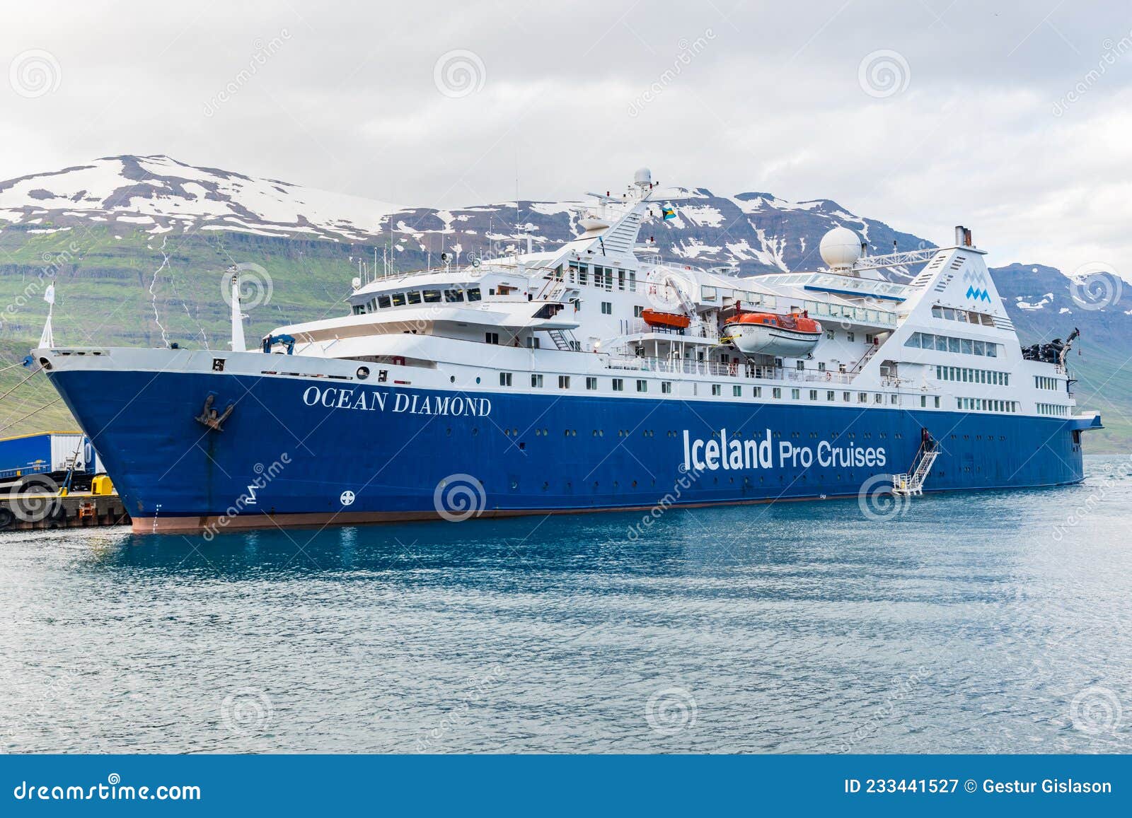 iceland cruise ship ocean diamond