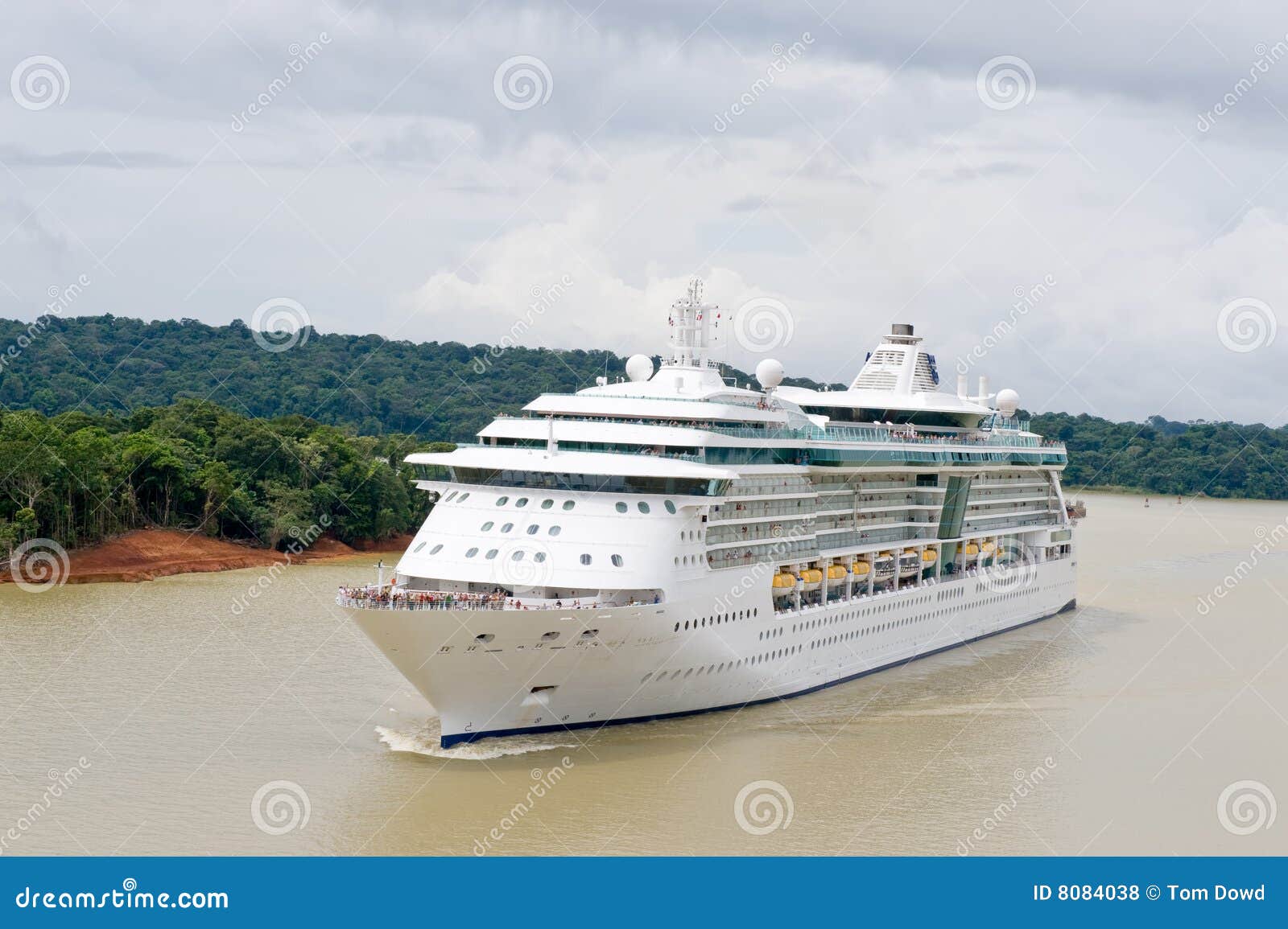 cruise ship in panama canal