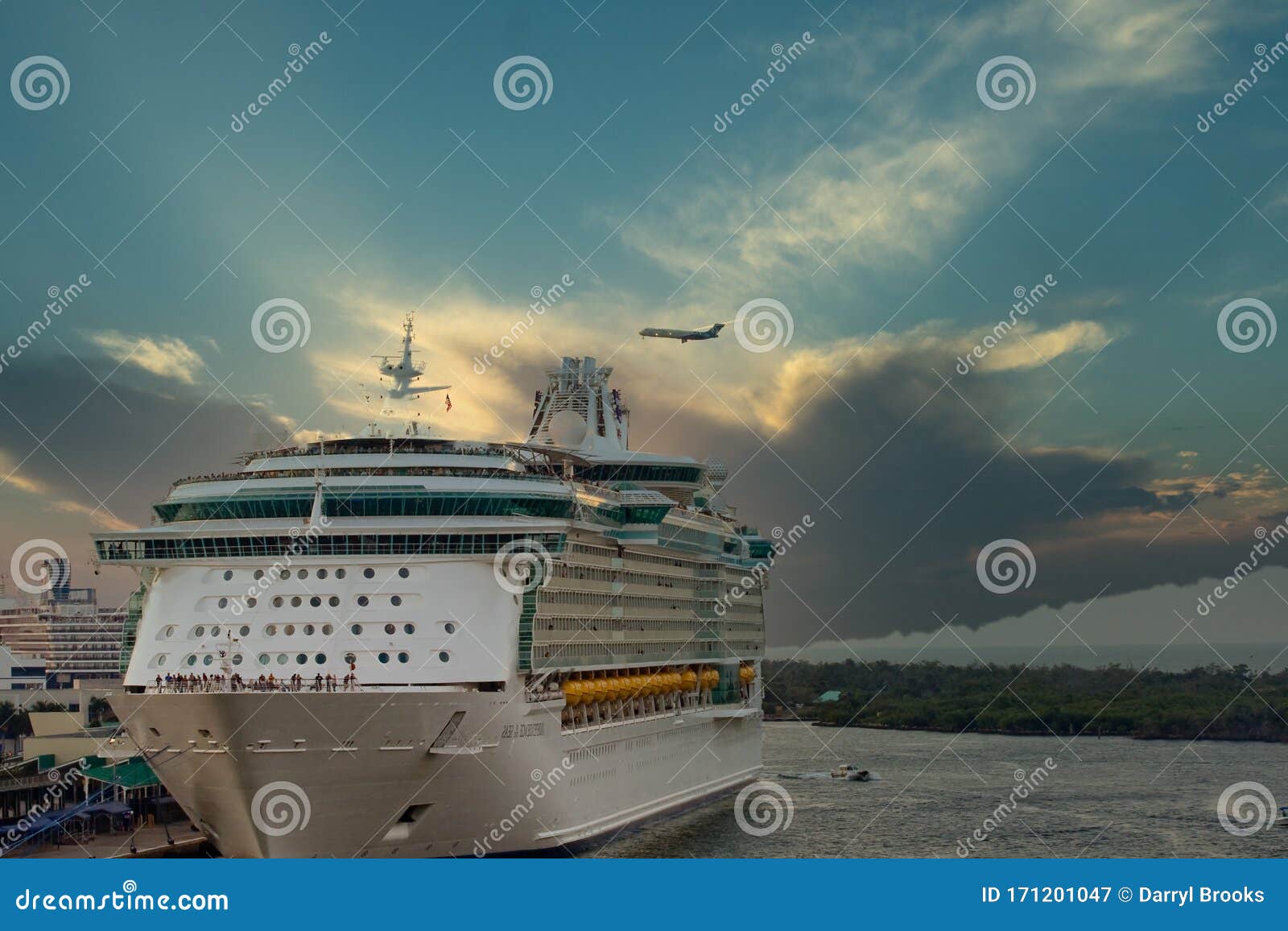 airplane and cruise ship