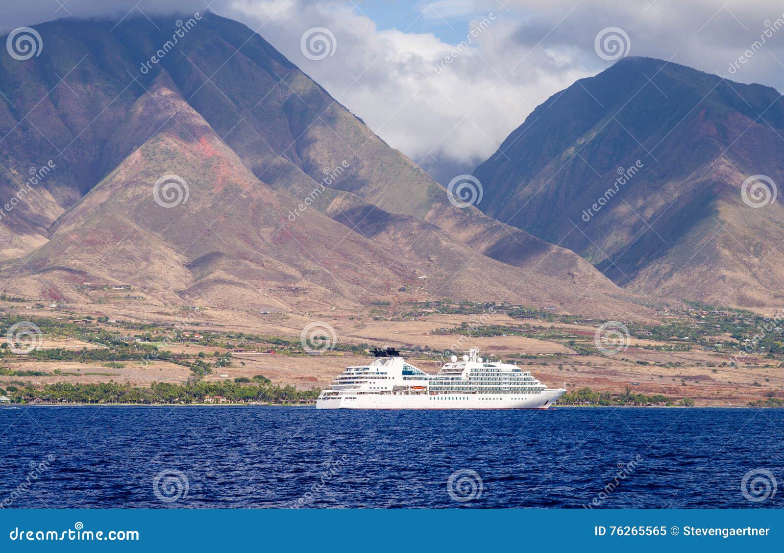 cruise ship, west maui mountains