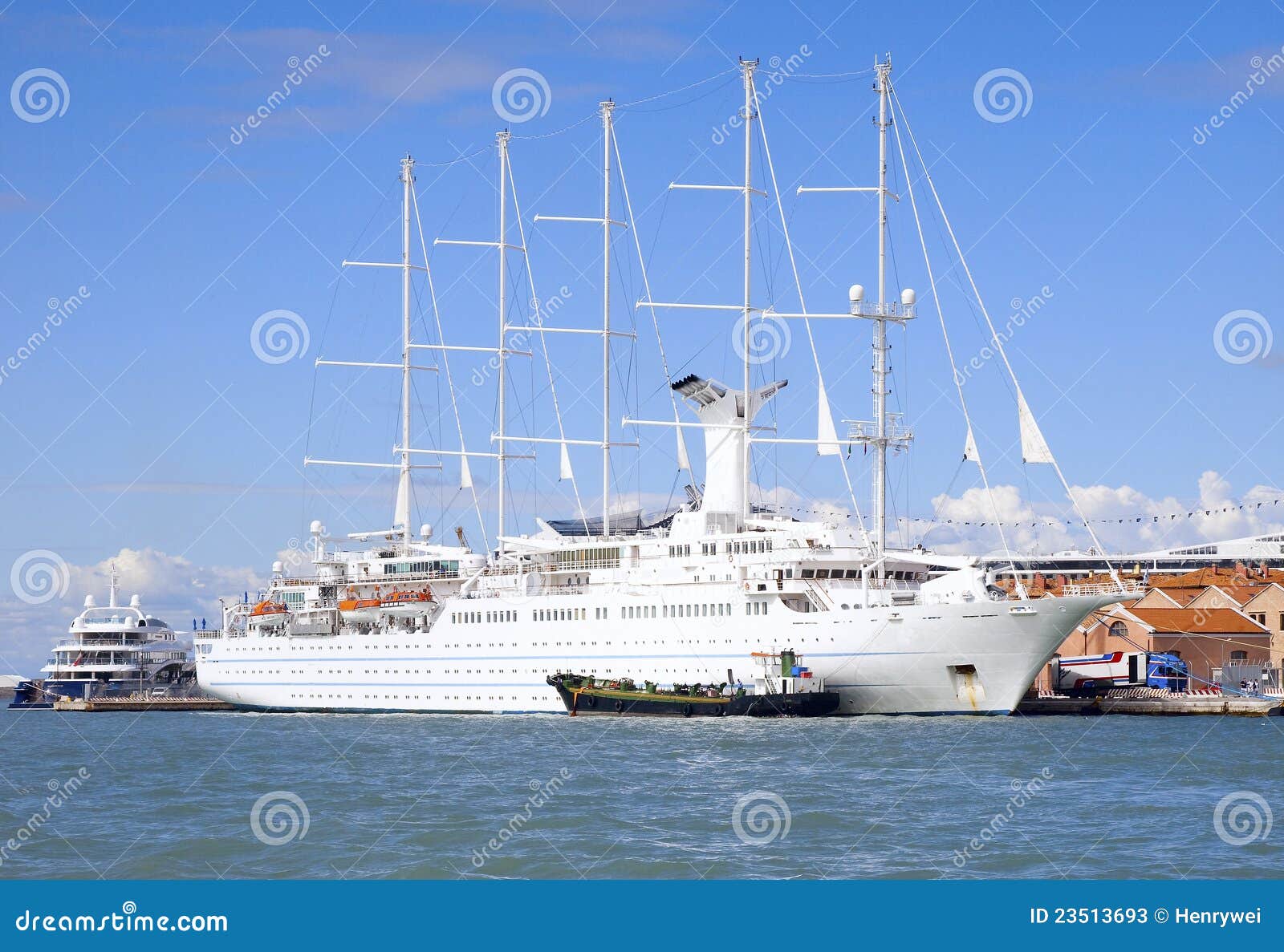 cruise stock