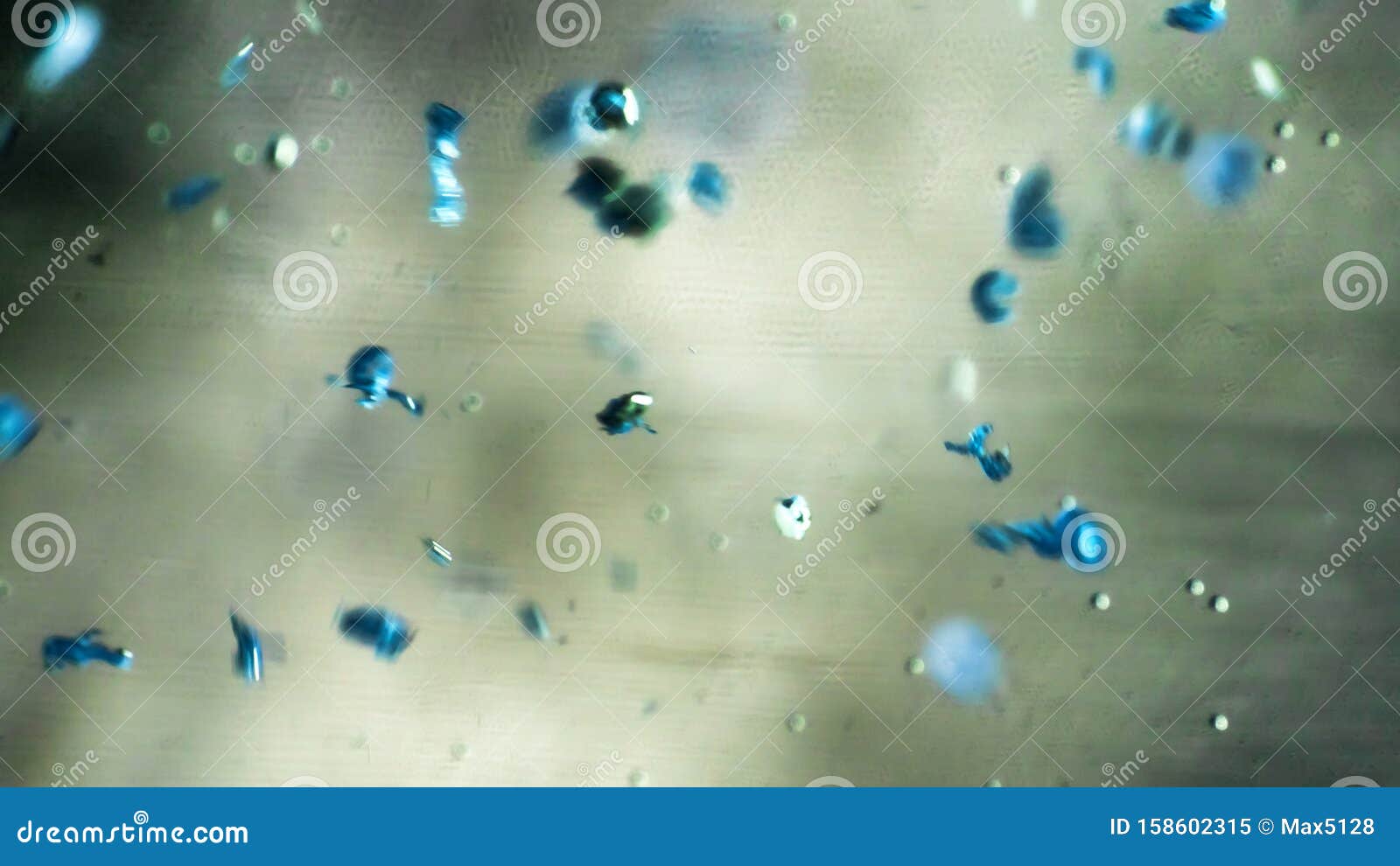 crushing and agglomeration of plastic particles on water surface