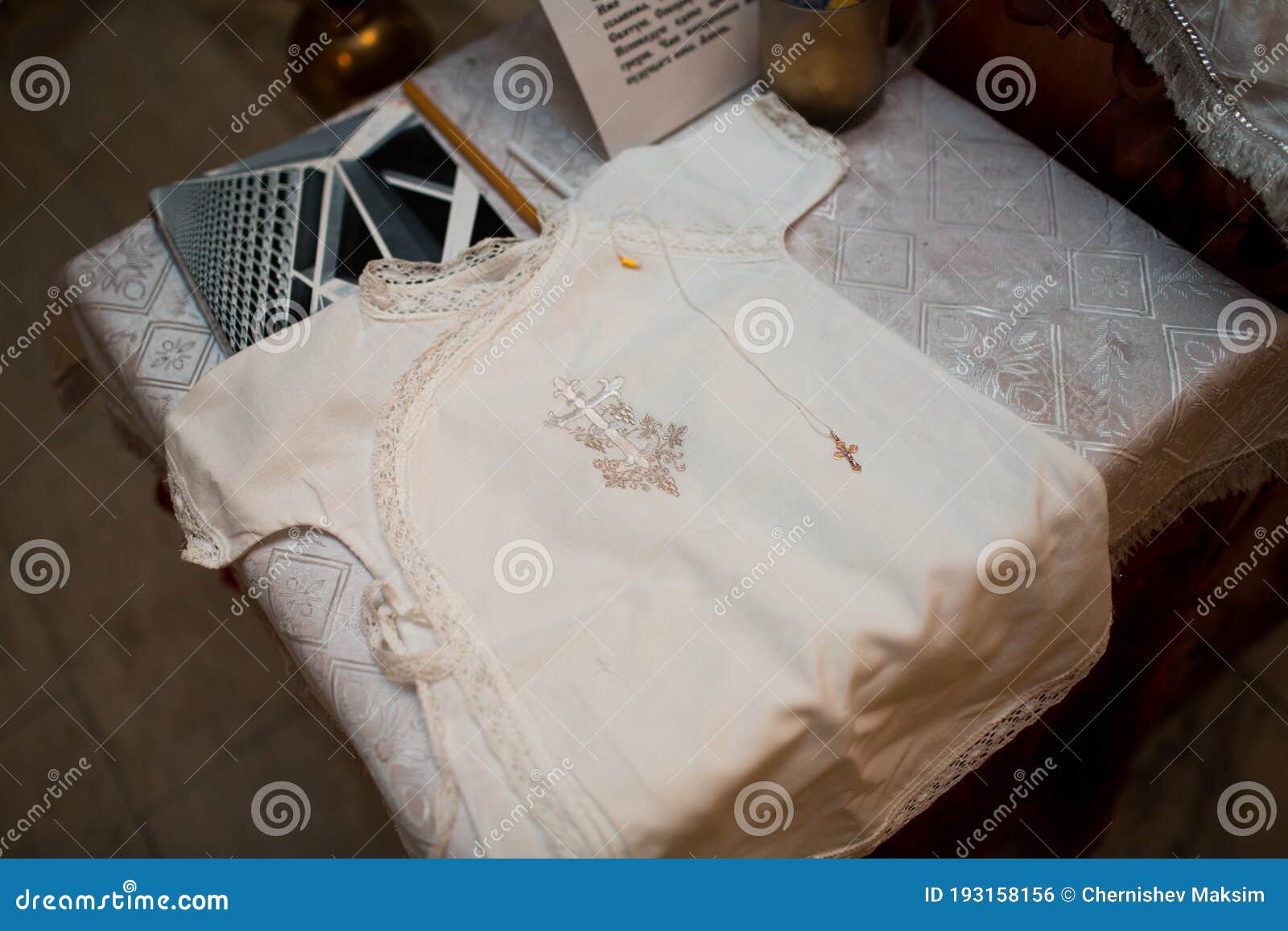 Cruz Cristiana Ortodoxa Y Vestir a Los Niños Pequeños En La Iglesia. Rito De Ceremonia De La Epifanía. Foto de archivo - Imagen de ortodoxo, objeto: 193158156 Cruz Cristiana Ortodoxa Y Vestir a Los Niños Pequeños En La Iglesia. Rito De Ceremonia De La Epifanía. Foto de archivo - Imagen de ortodoxo, objeto: 193158156